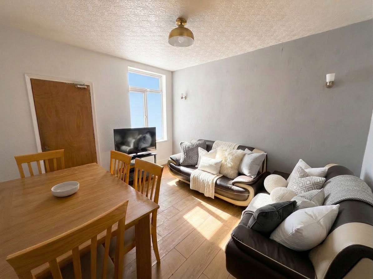 4 Bed house to Rent in Lenton | NG7 3HF - Image 3