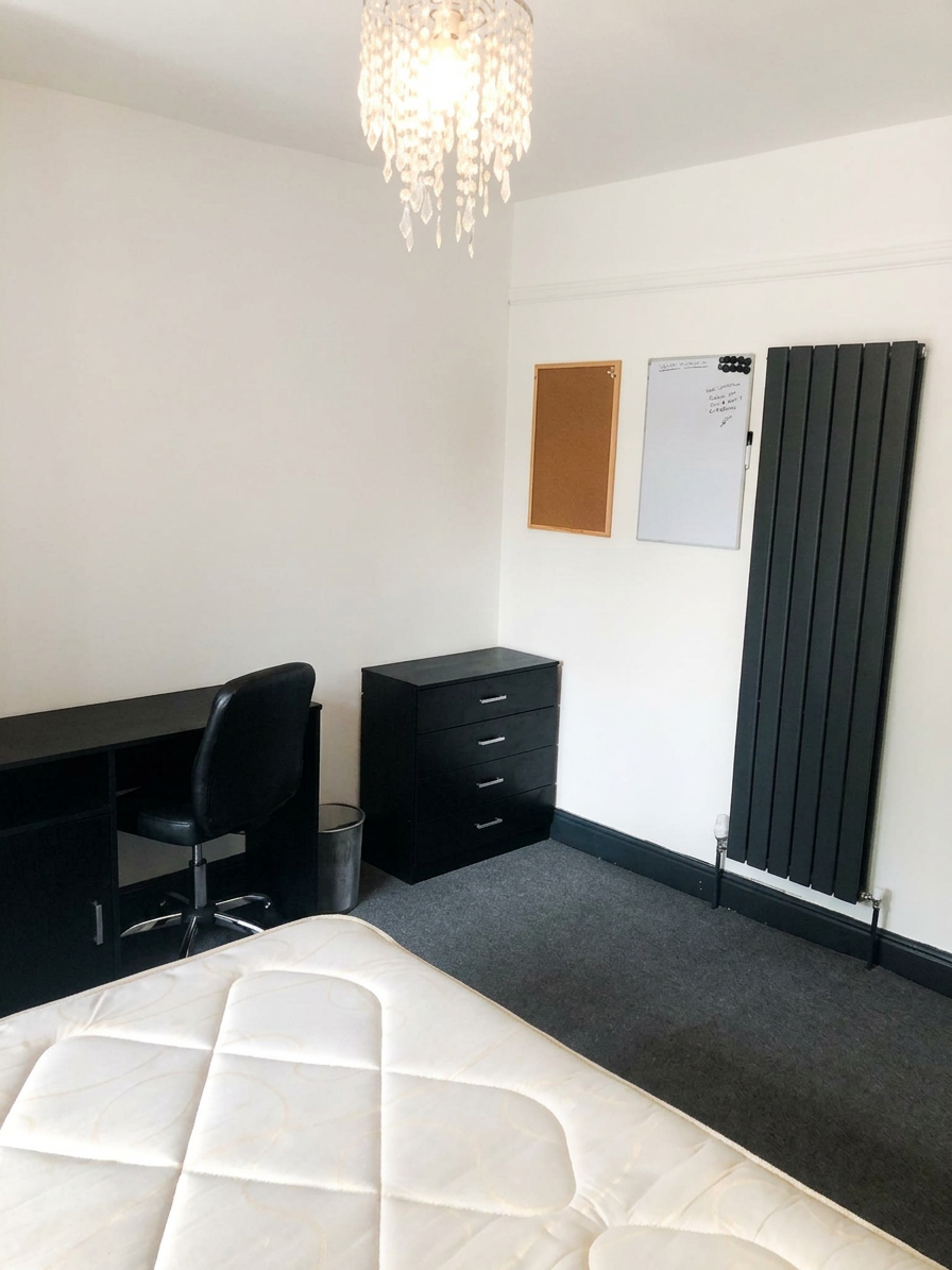 5 Bed house to Rent in Bartley Green | B32 3LA - Image 6