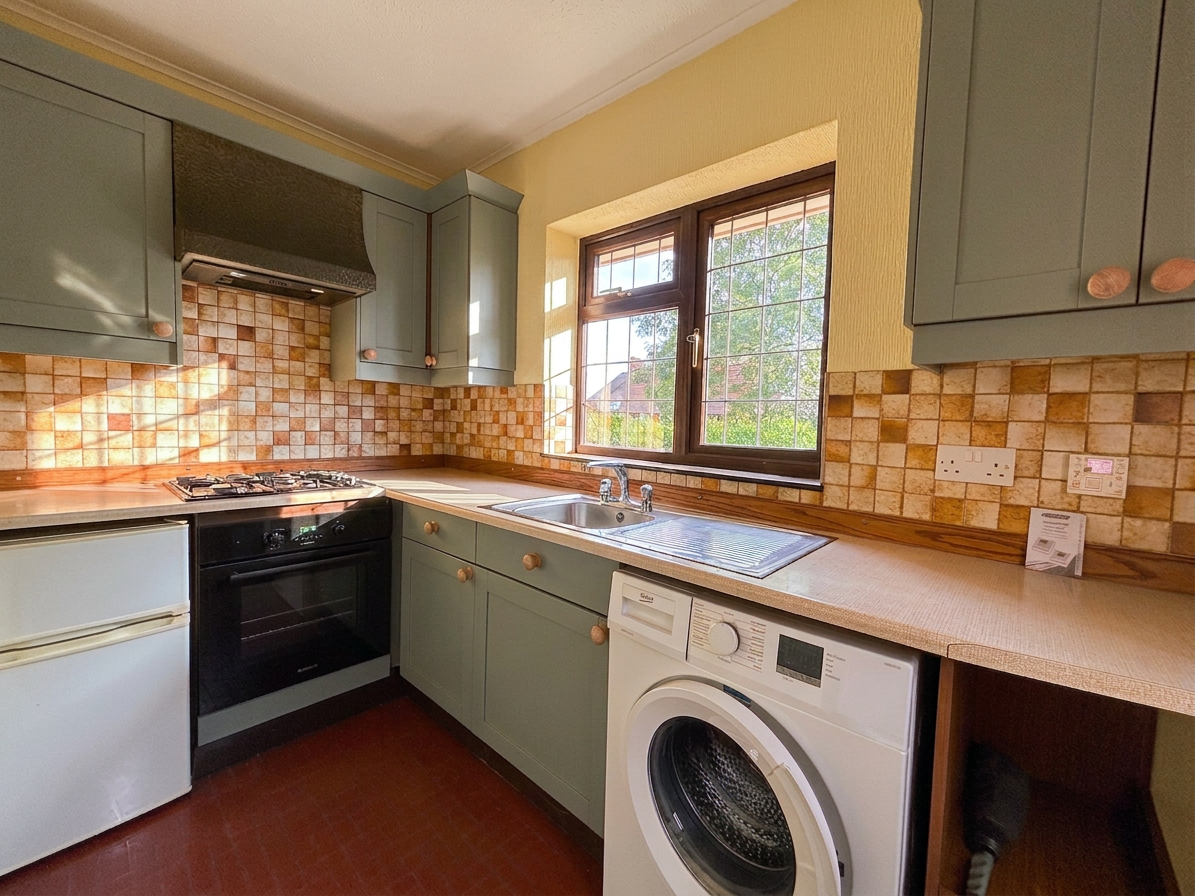 3 Bed house to Rent in Whitemoor | NG8 5EU - Image 2