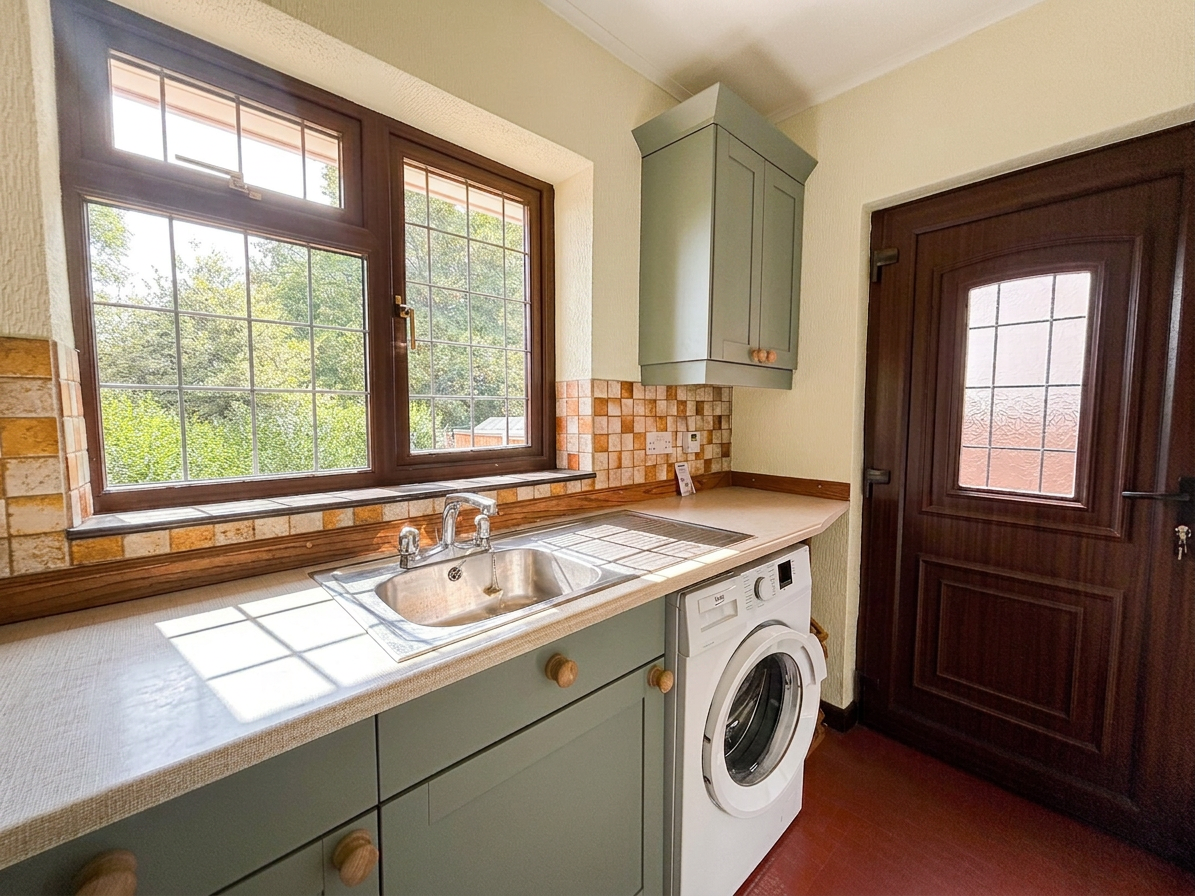 3 Bed house to Rent in Whitemoor | NG8 5EU - Image 3