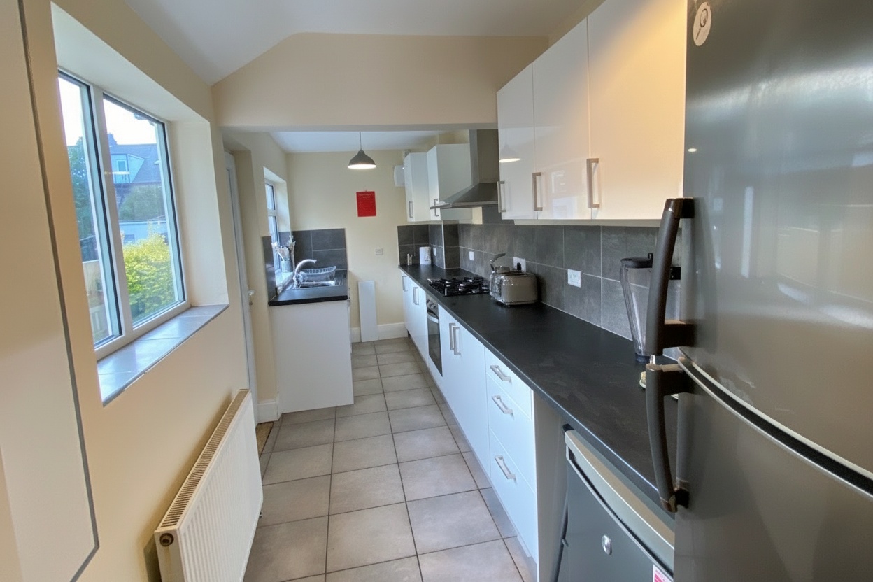 5 Bed house to Rent in Dunkirk | NG7 2JU - Image 3