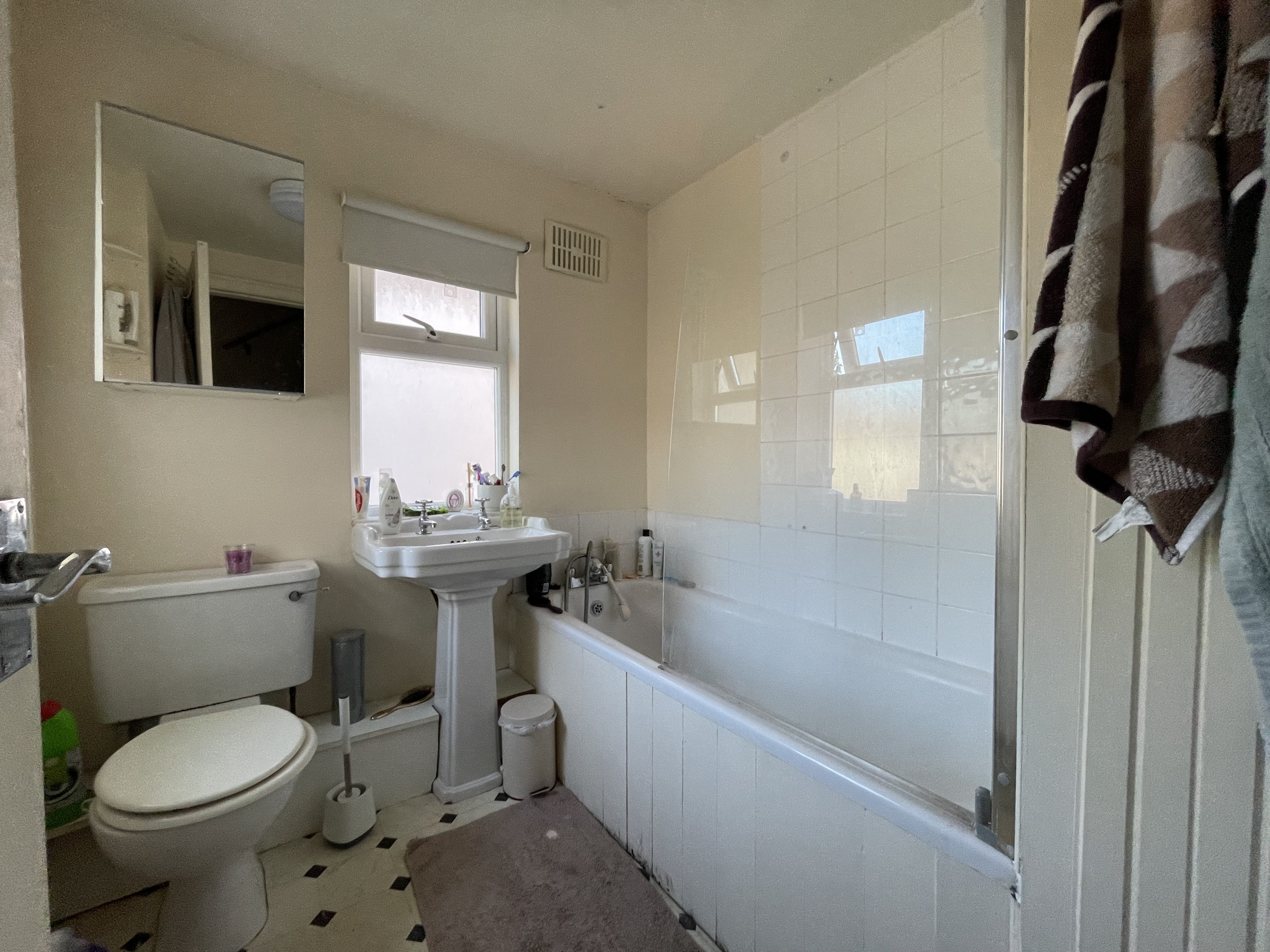 5 Bed house to Rent in Selly Oak | B29 7BU - Image 2