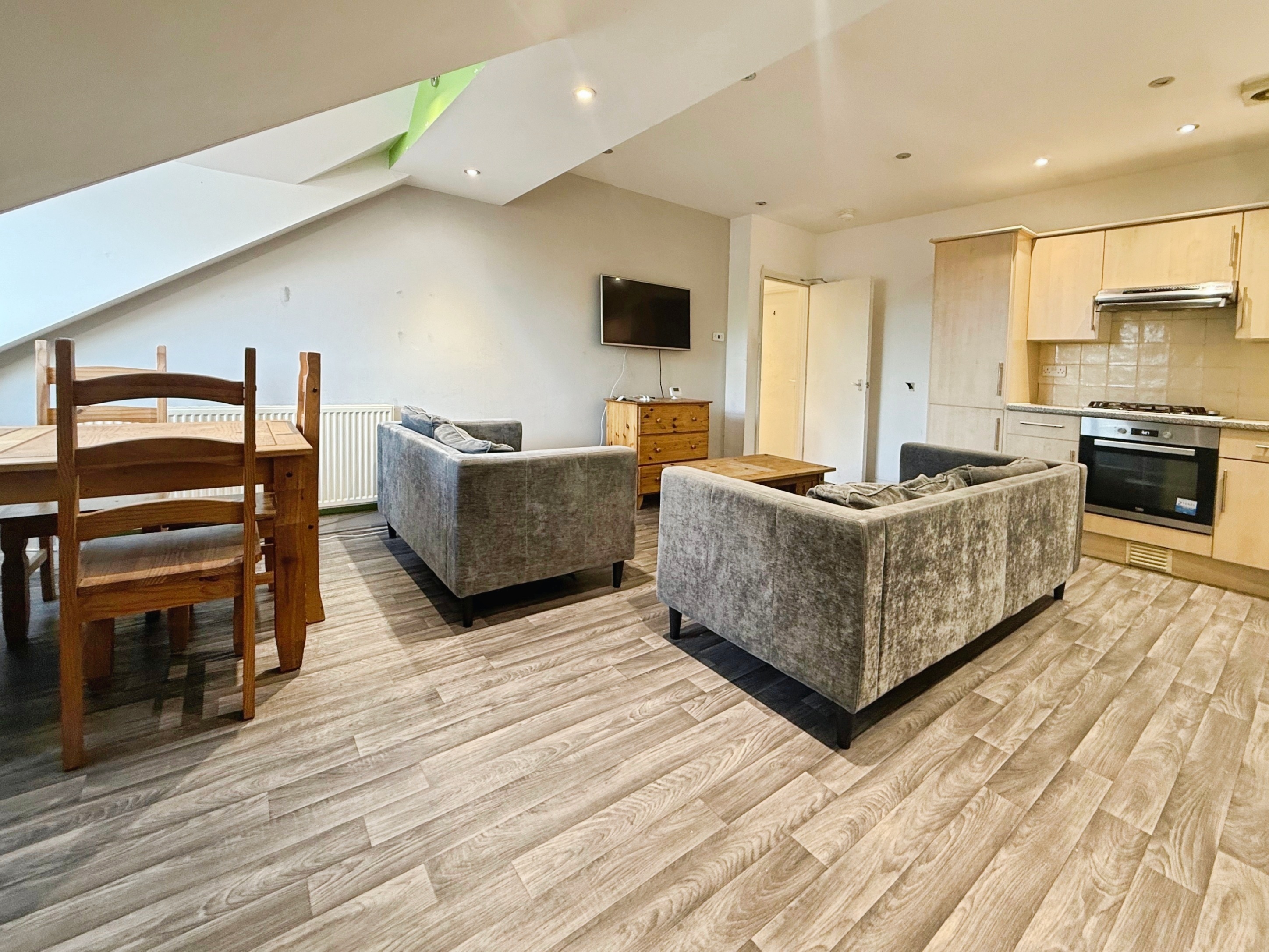 5 Bed flat to Rent in Lenton | NG7 1HP - Image 3