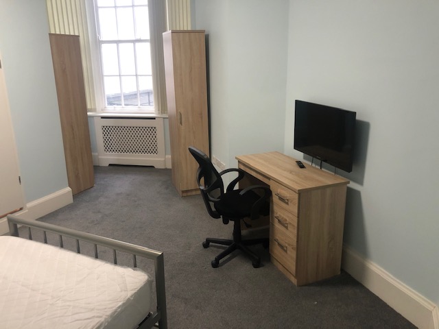 1 Bed studio to Rent in Birmingham | B3 3BY - Image 2