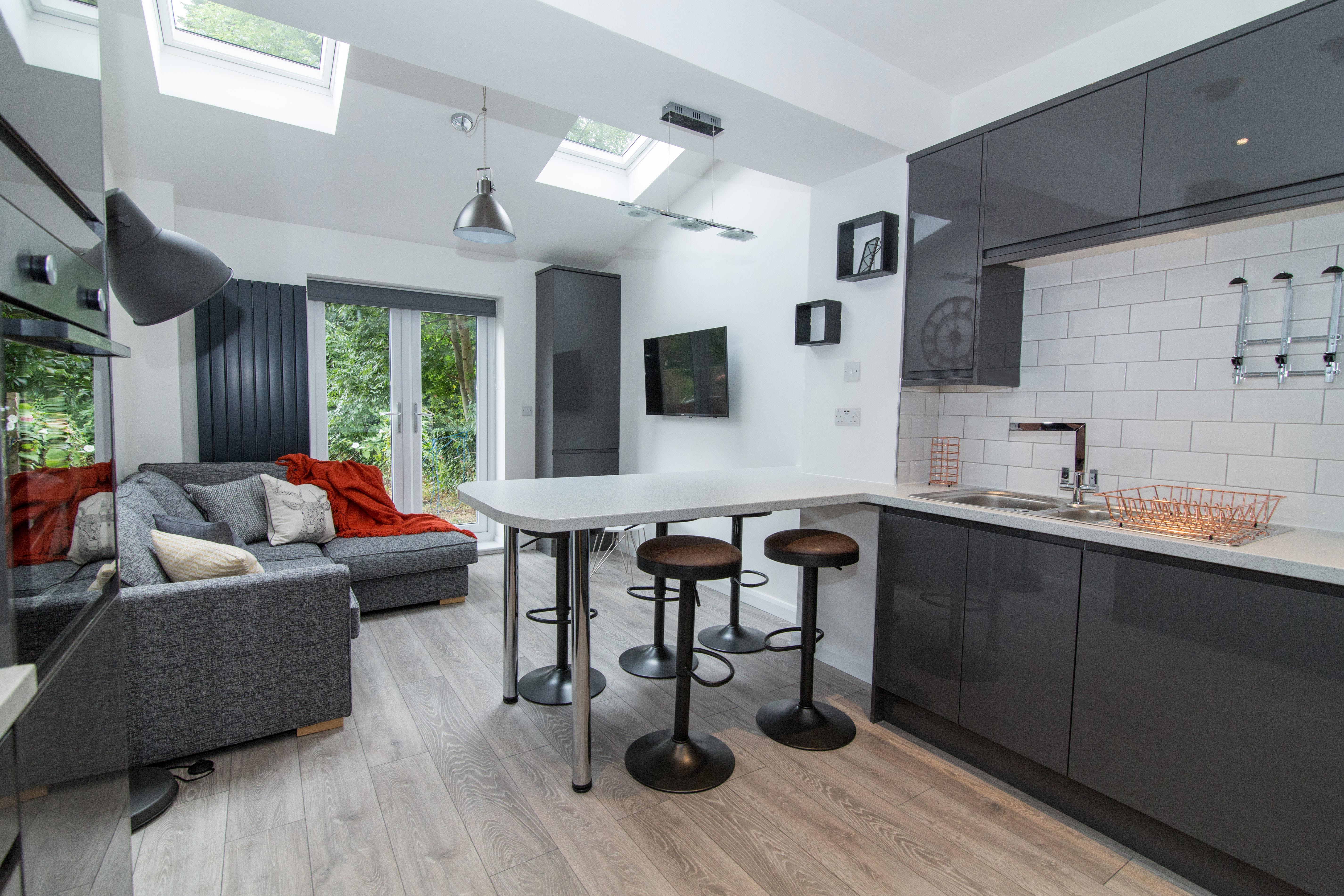 5 Bed house to Rent in Dunkirk | NG7 2LA - Image 1