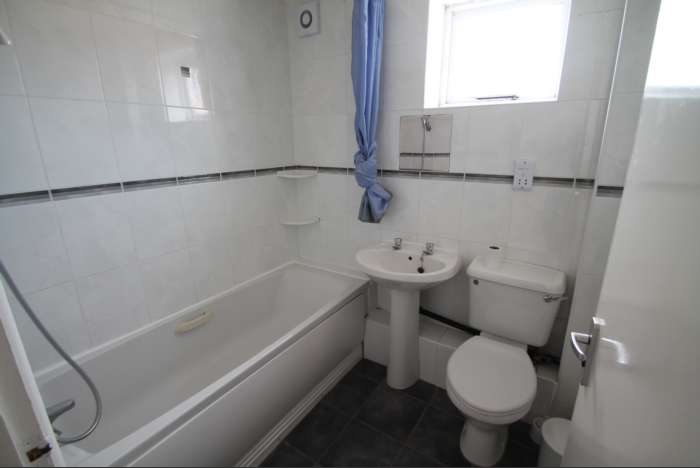 4 Bed house to Rent in Lenton | NG7 1HP - Image 6
