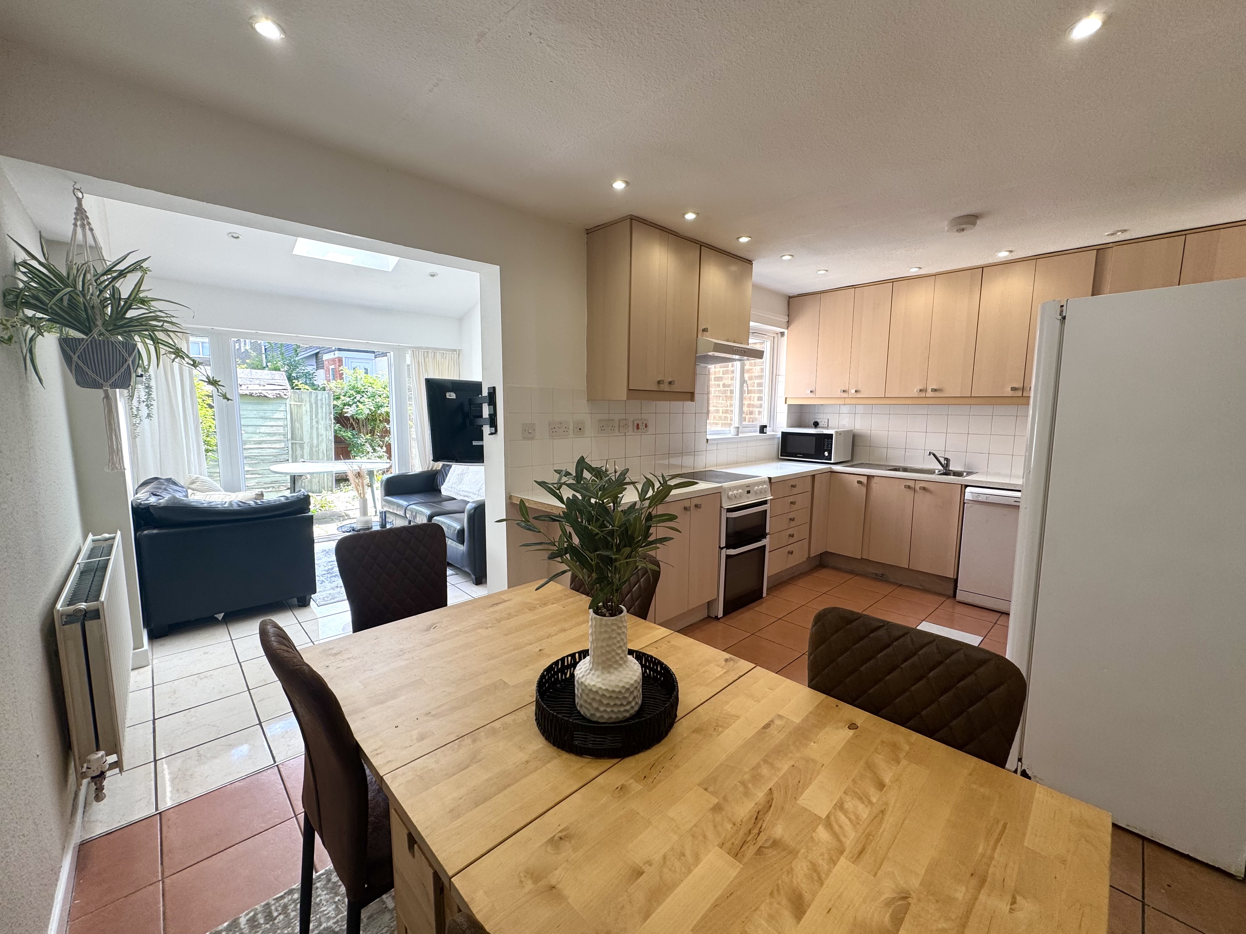 1 Bed house to Rent in Harborne | B17 0LU - Image 2