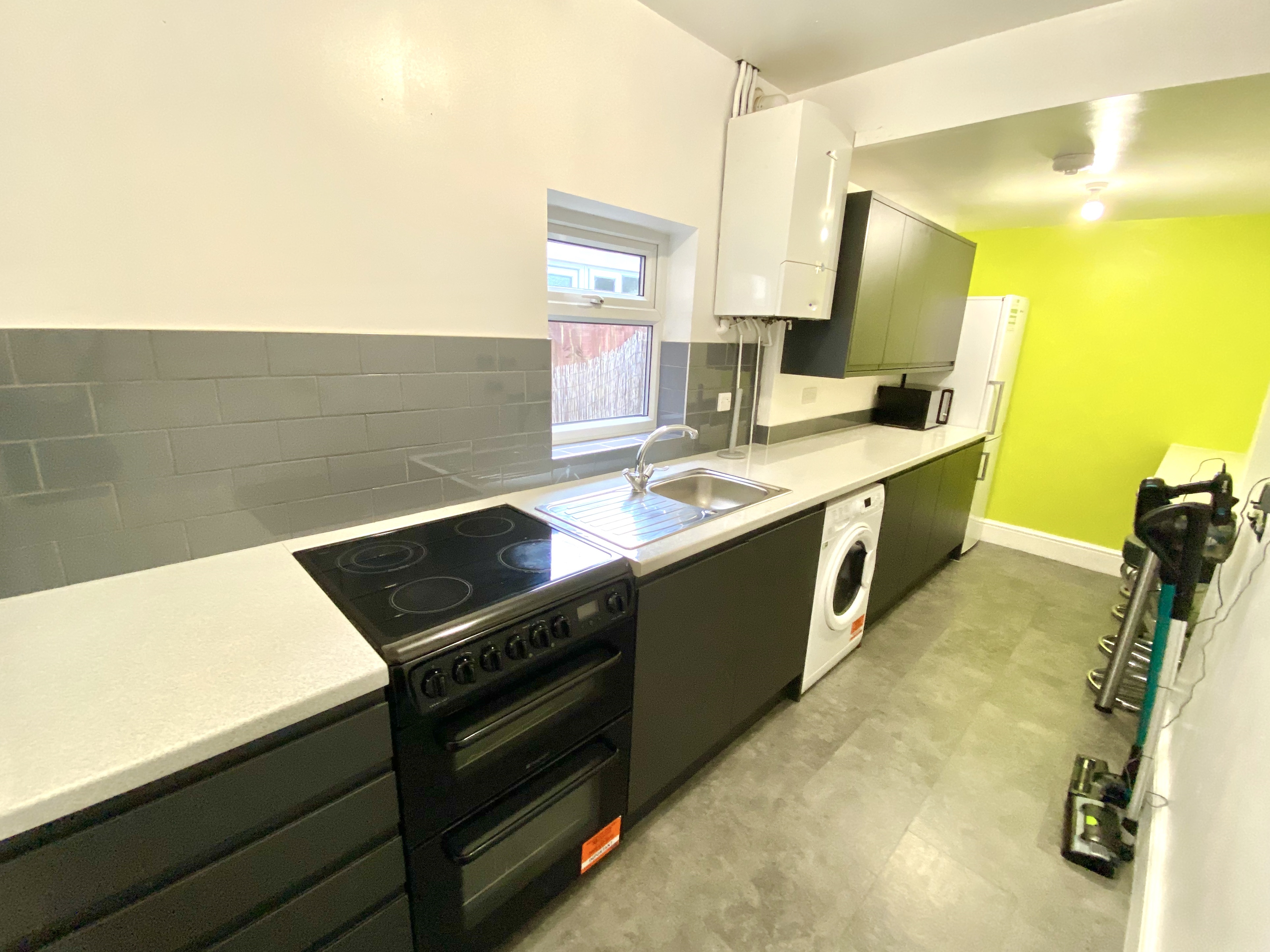 4 Bed house to Rent in Selly Oak | B29 6JR - Image 2