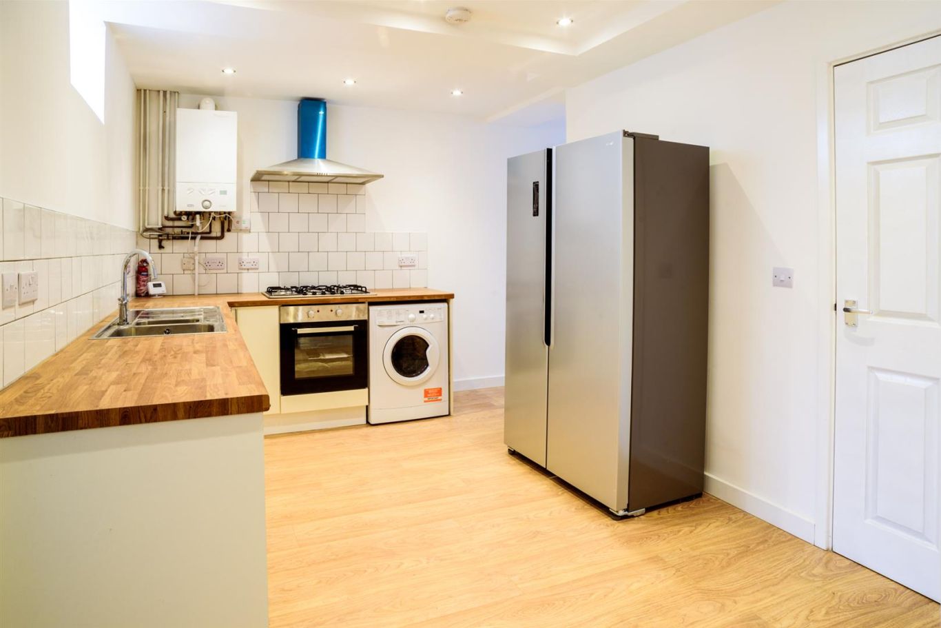 7 Bed house to Rent in Beeston | NG9 2GS - Image 2