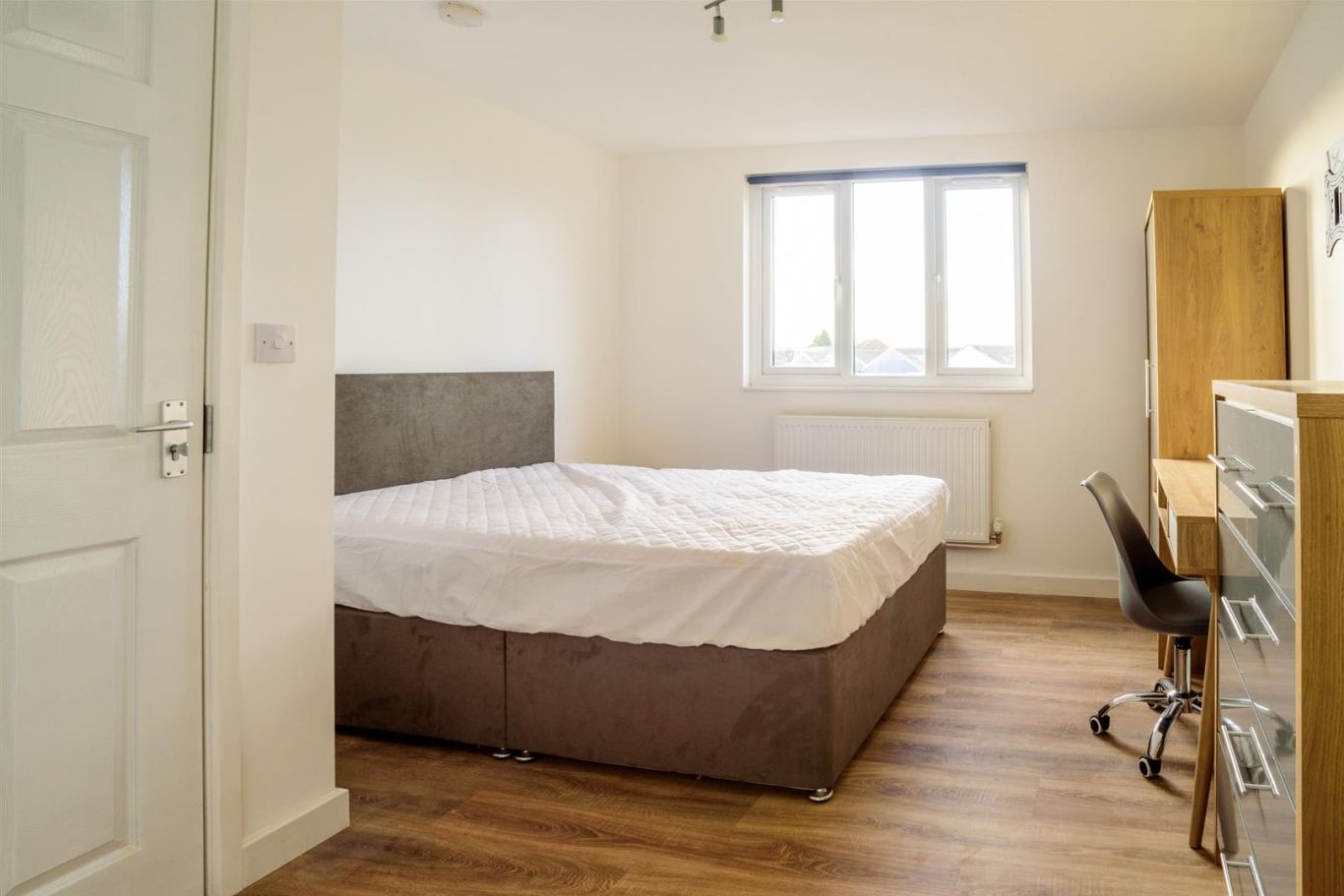 7 Bed house to Rent in Beeston | NG9 2GS - Image 3
