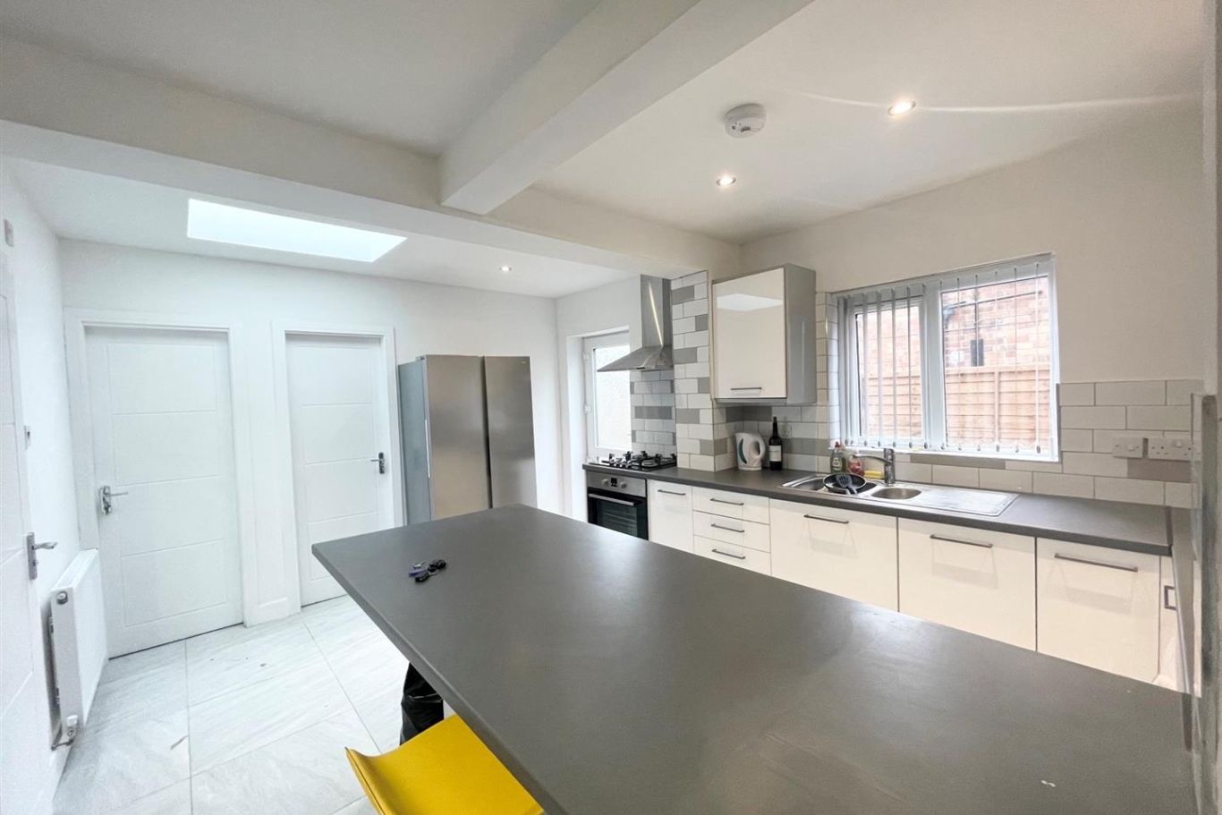 5 Bed house to Rent in Beeston | NG9 2EG - Image 3