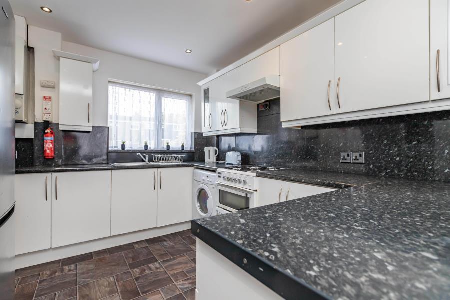 5 Bed house to Rent in Harborne | B17 0LX - Image 2