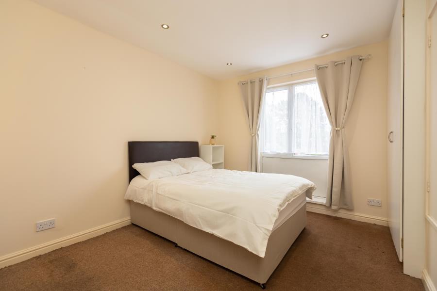 5 Bed house to Rent in Harborne | B17 0LX - Image 4