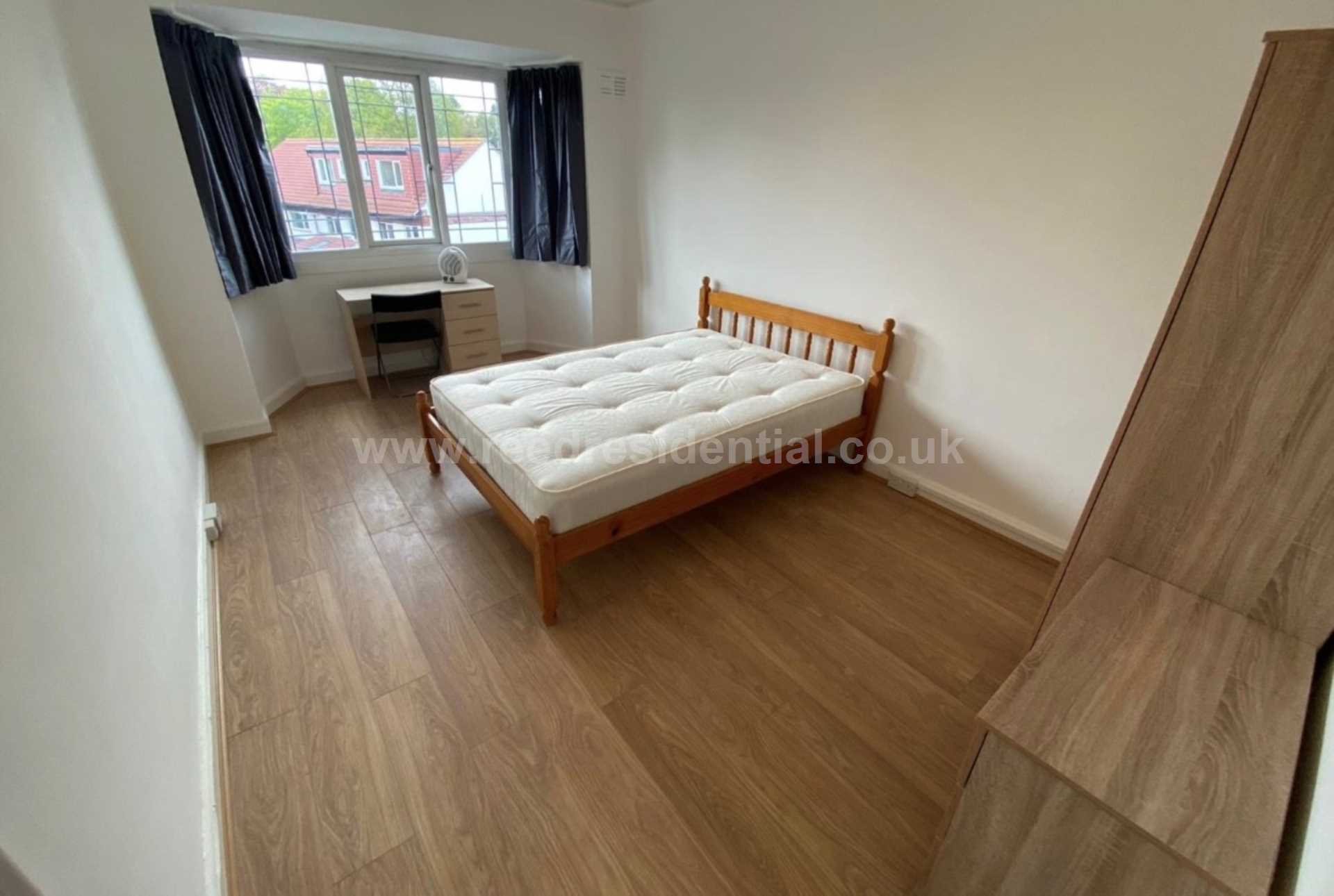 2 Bed flat to Rent in 201 Gibbins Rd | B29 6NH - Image 2