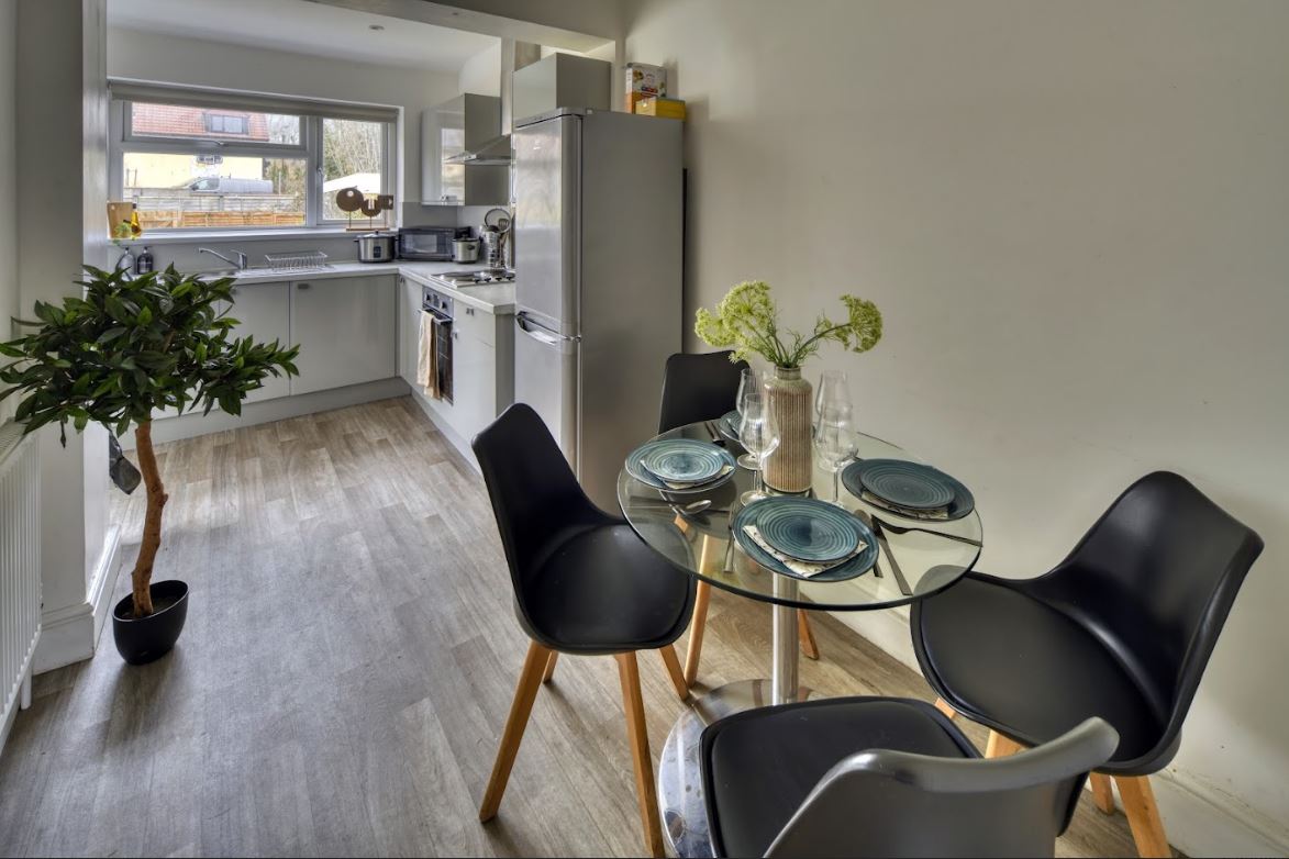 1 Bed house to Rent in Brislington | BS4 4LA - Image 2