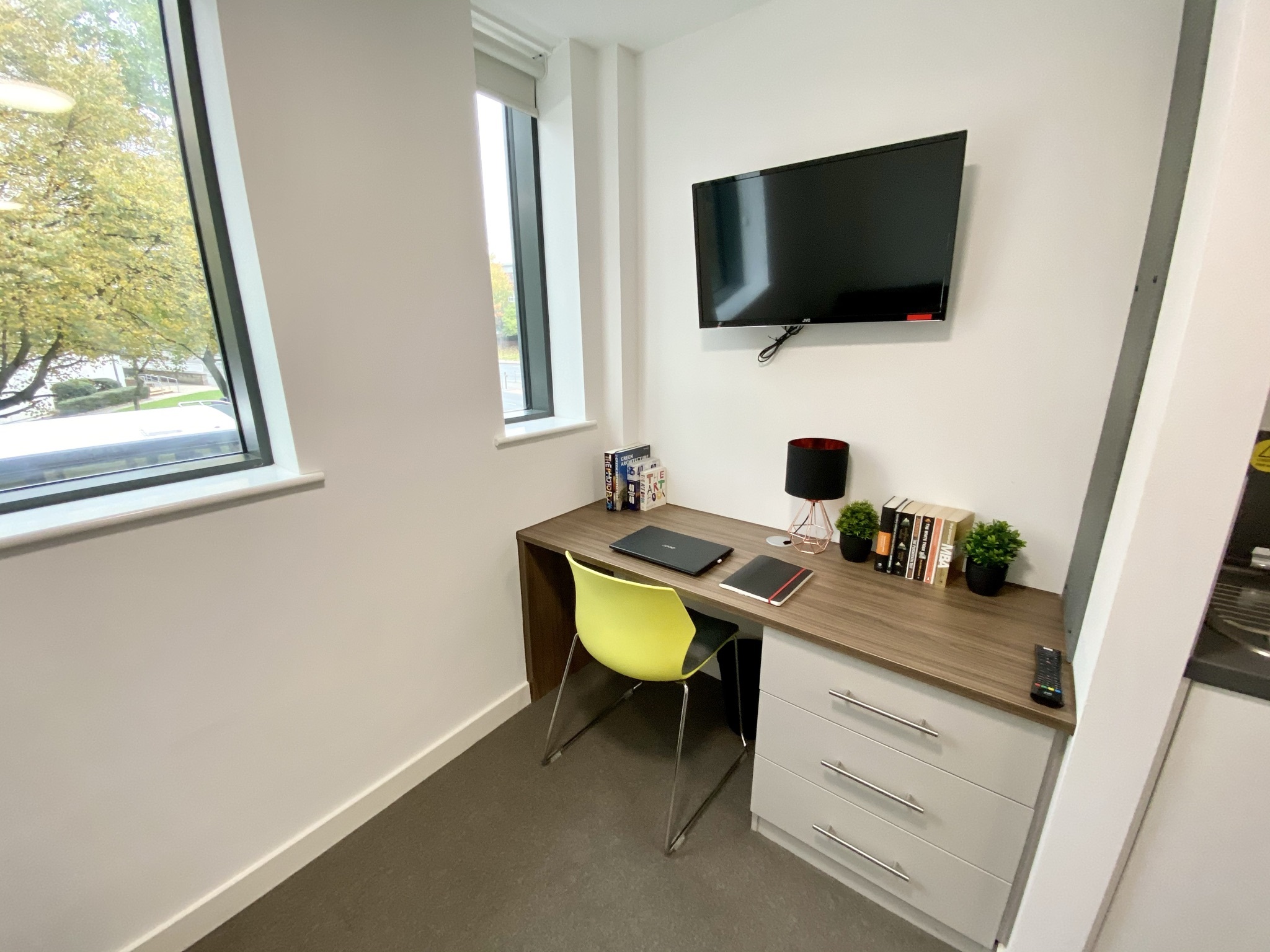 1 Bed flat to Rent in Five Ways | B15 1PL - Image 2