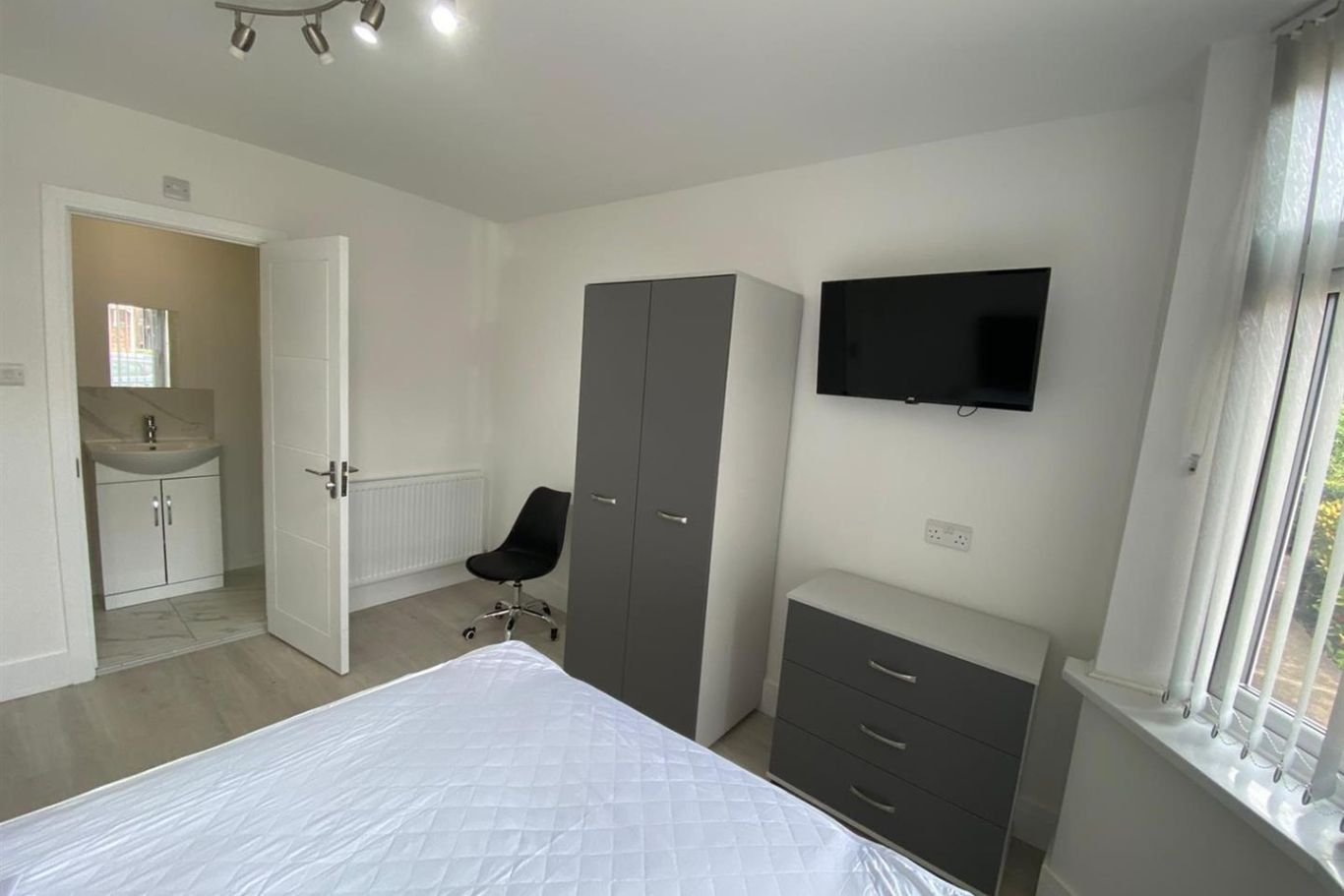 6 Bed house to Rent in Beeston | NG9 2FF - Image 5