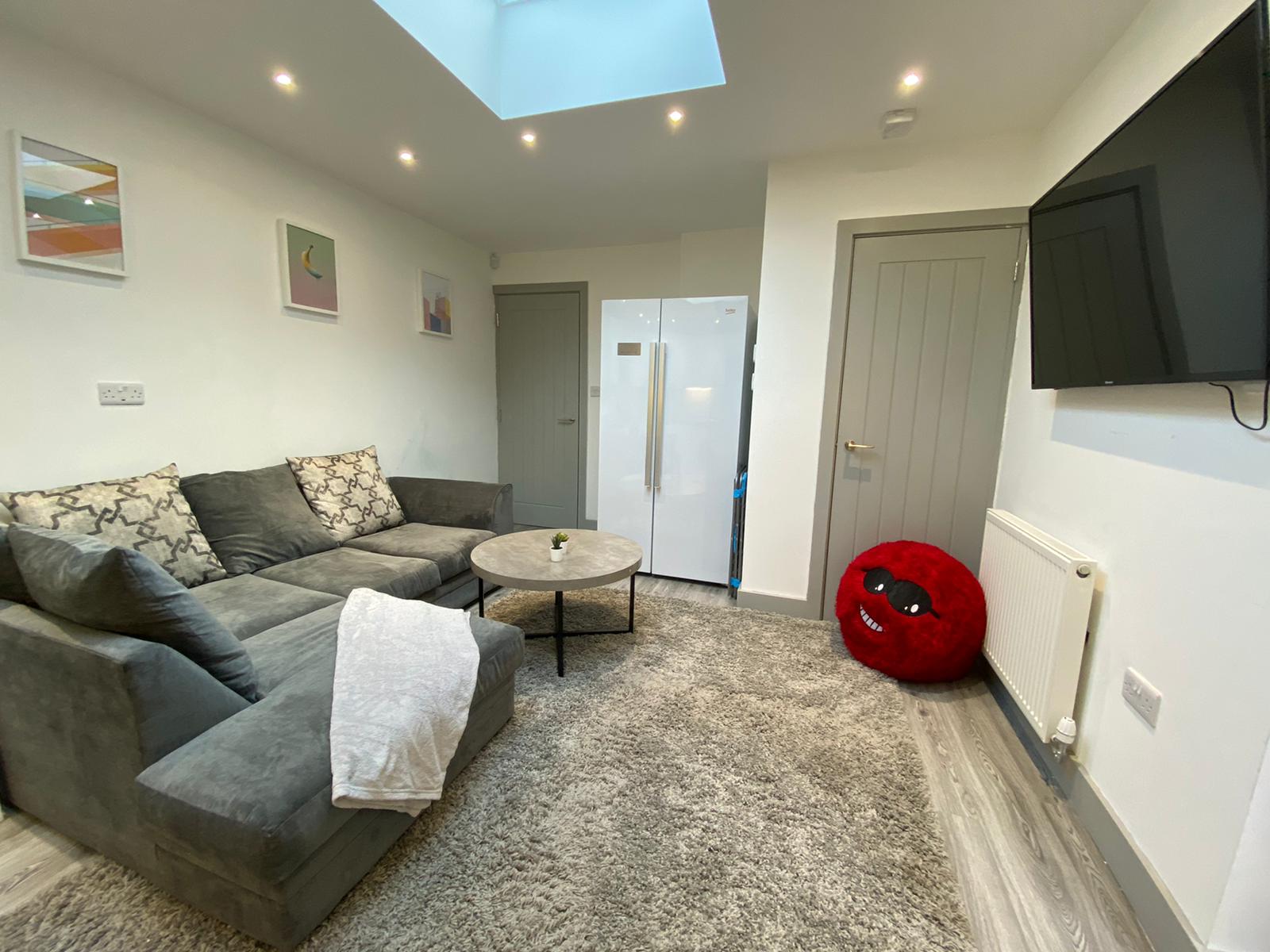 6 Bed house to Rent in Selly Oak | B29 6EH - Image 2