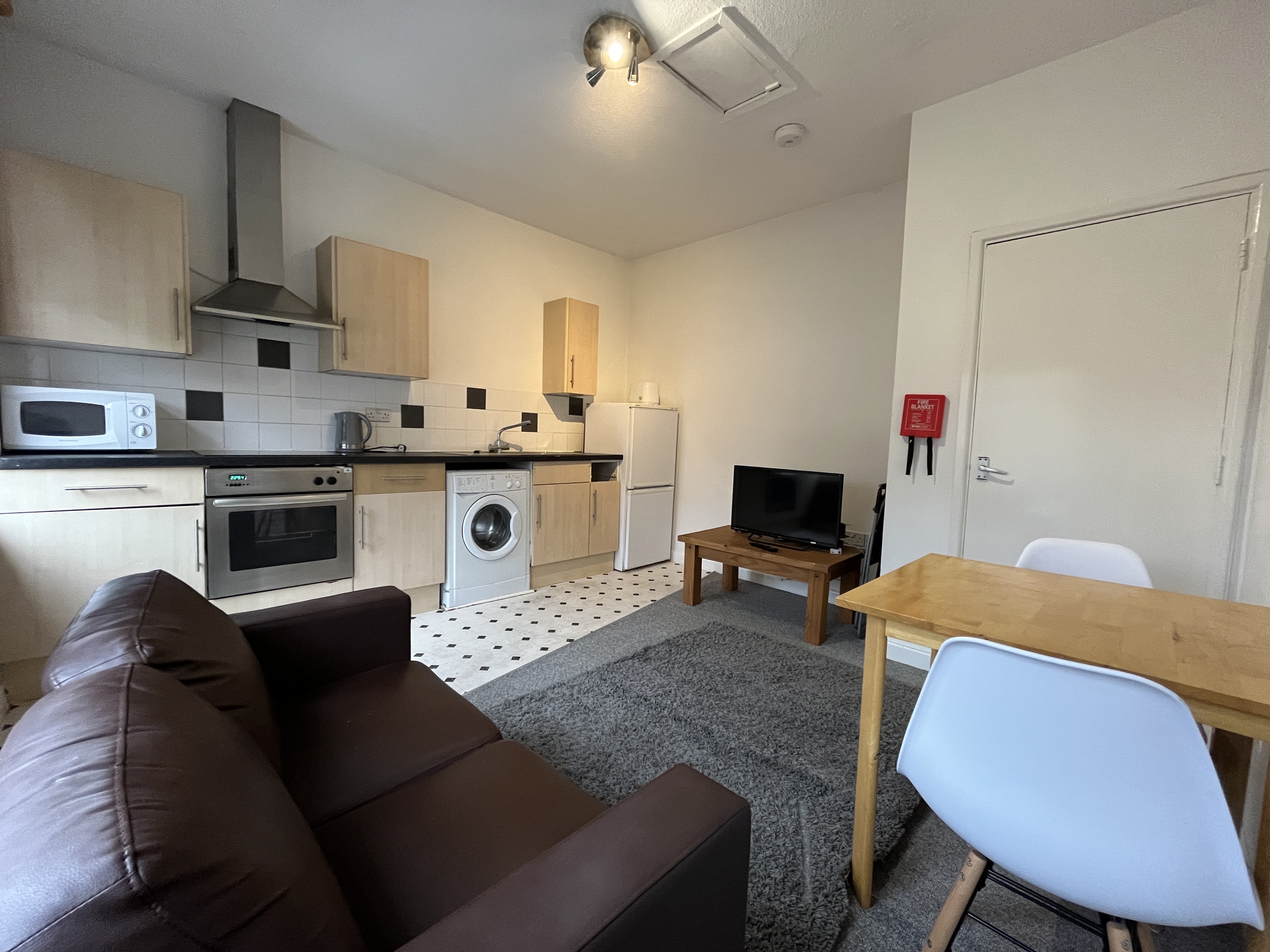 2 Bed house to Rent in Arboretum | NG7 4AH - Image 6