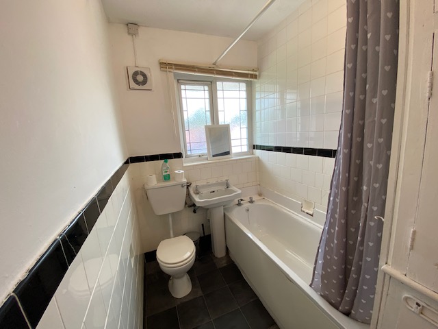 2 Bed flat to Rent in 201 Gibbins Rd | B29 6NH - Image 4