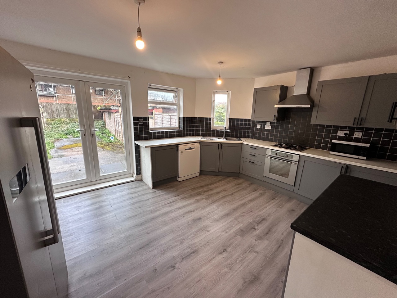 4 Bed house to Rent in Nottingham | NG8 1HL - Image 1