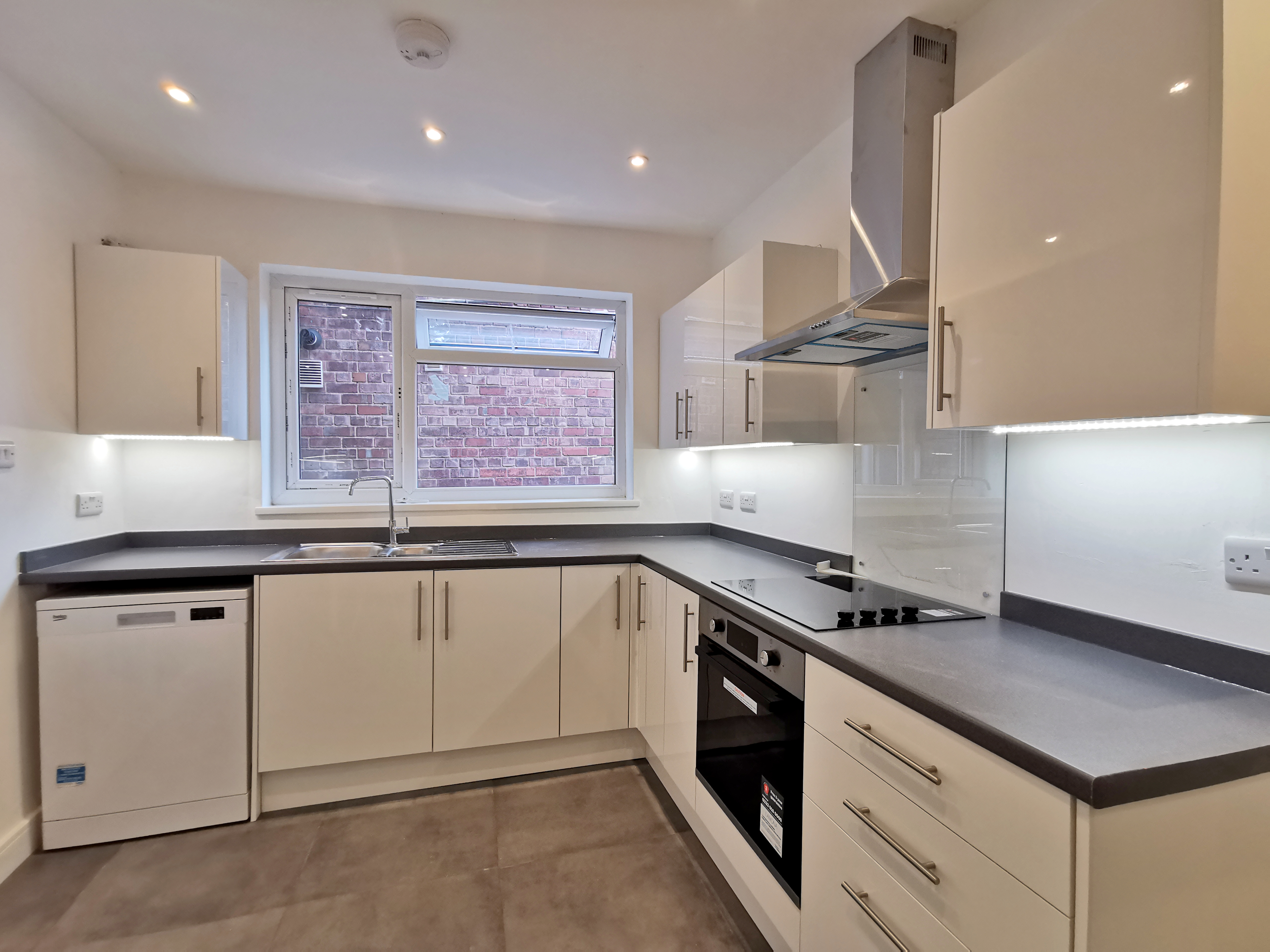 1 Bed house to Rent in Beeston | NG9 2GL - Image 3