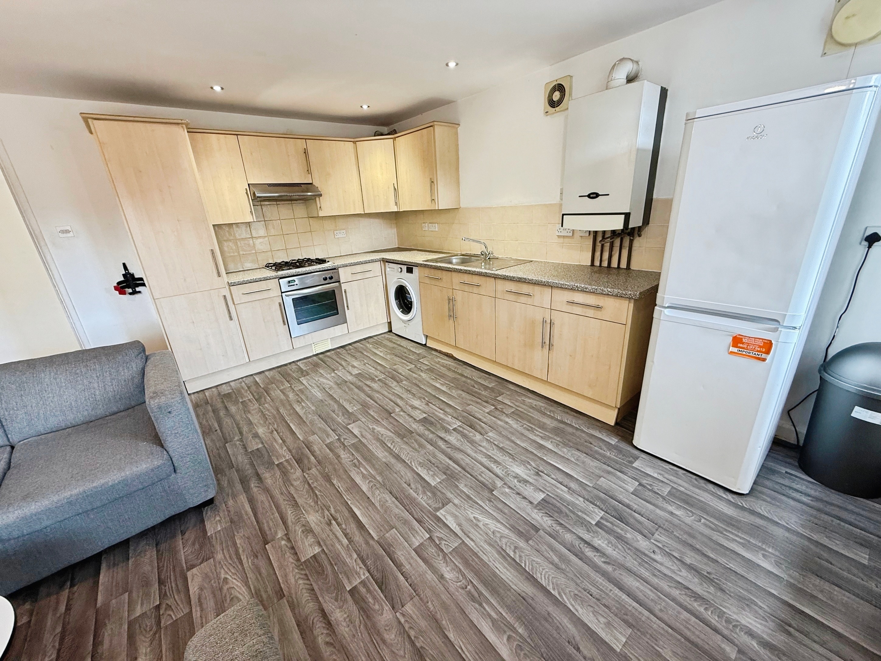4 Bed flat to Rent in Lenton | NG7 1HP - Image 2