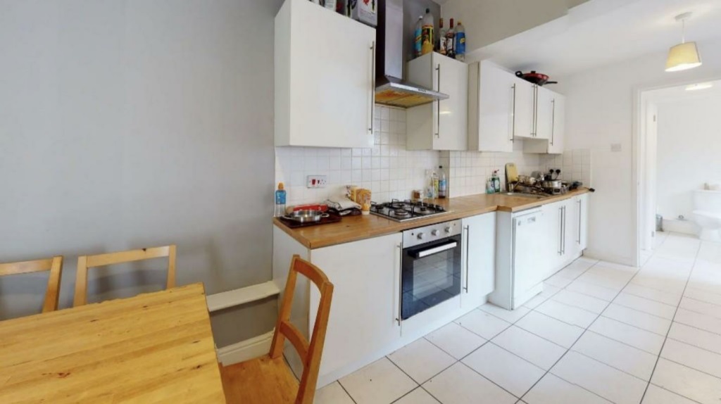 6 Bed house to Rent in Dunkirk | NG7 2JR - Image 2