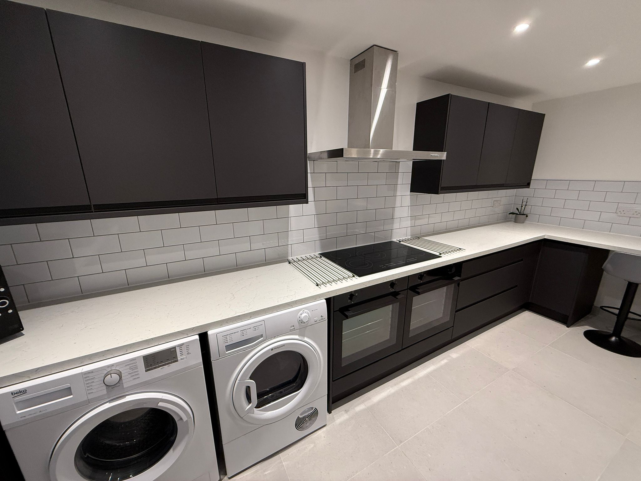 6 Bed flat to Rent in Dunkirk | NG7 2RP - Image 1