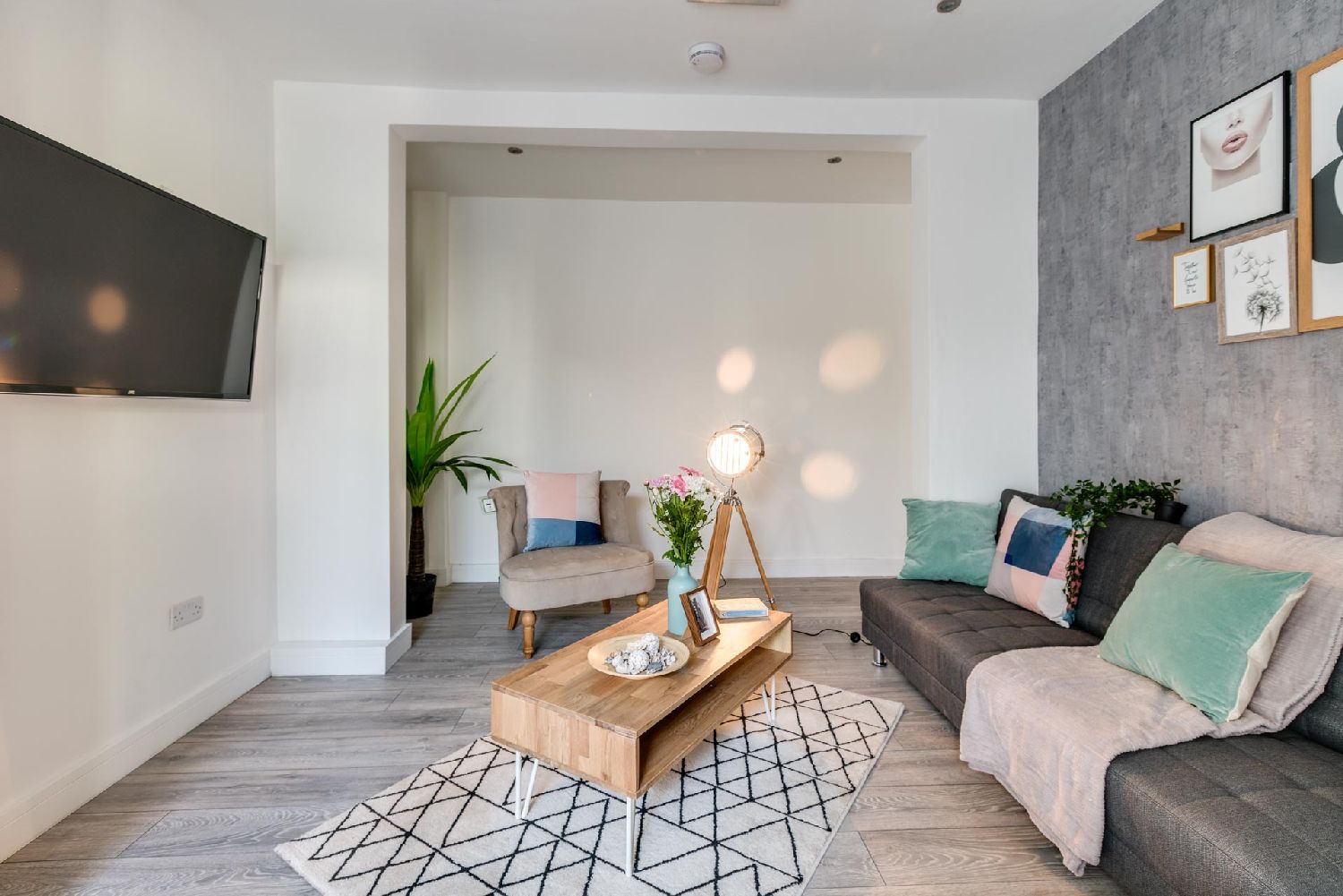 6 Bed house to Rent in Fishponds | BS16 2AX - Image 1