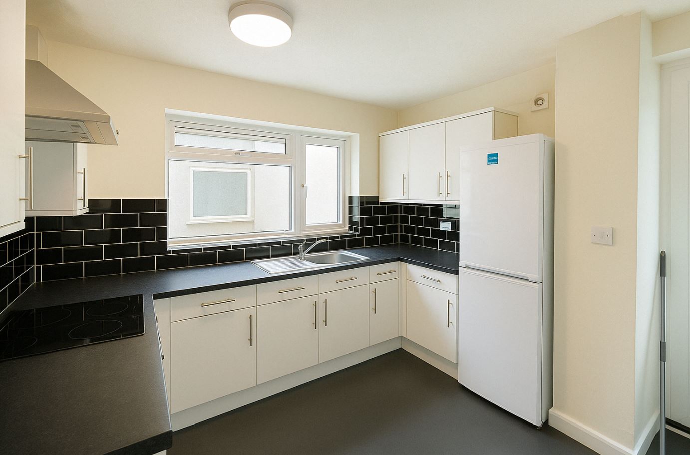5 Bed house to Rent in Fishponds | BS16 2HJ - Image 1