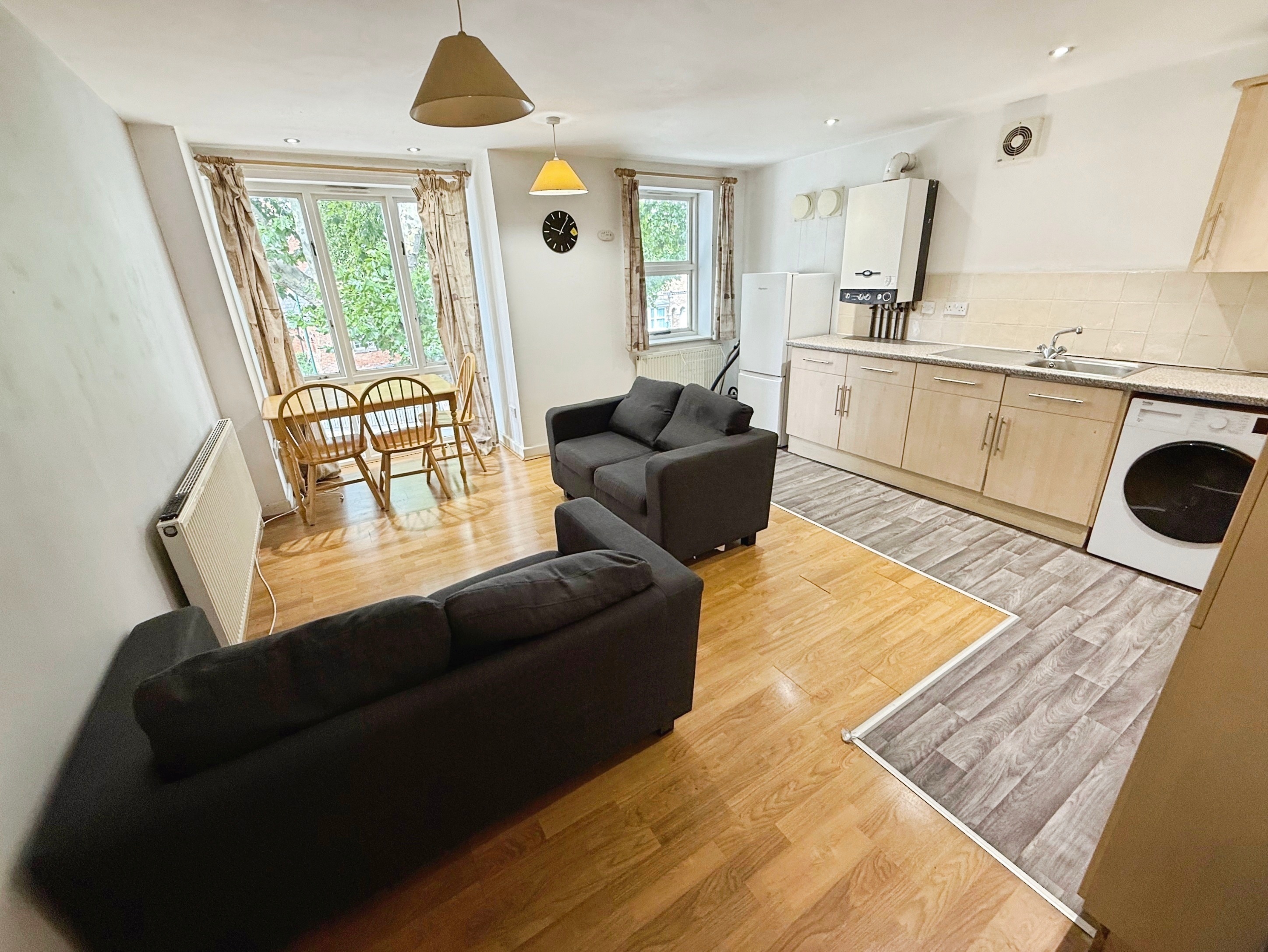 4 Bed flat to Rent in Lenton | NG7 1HP - Image 1
