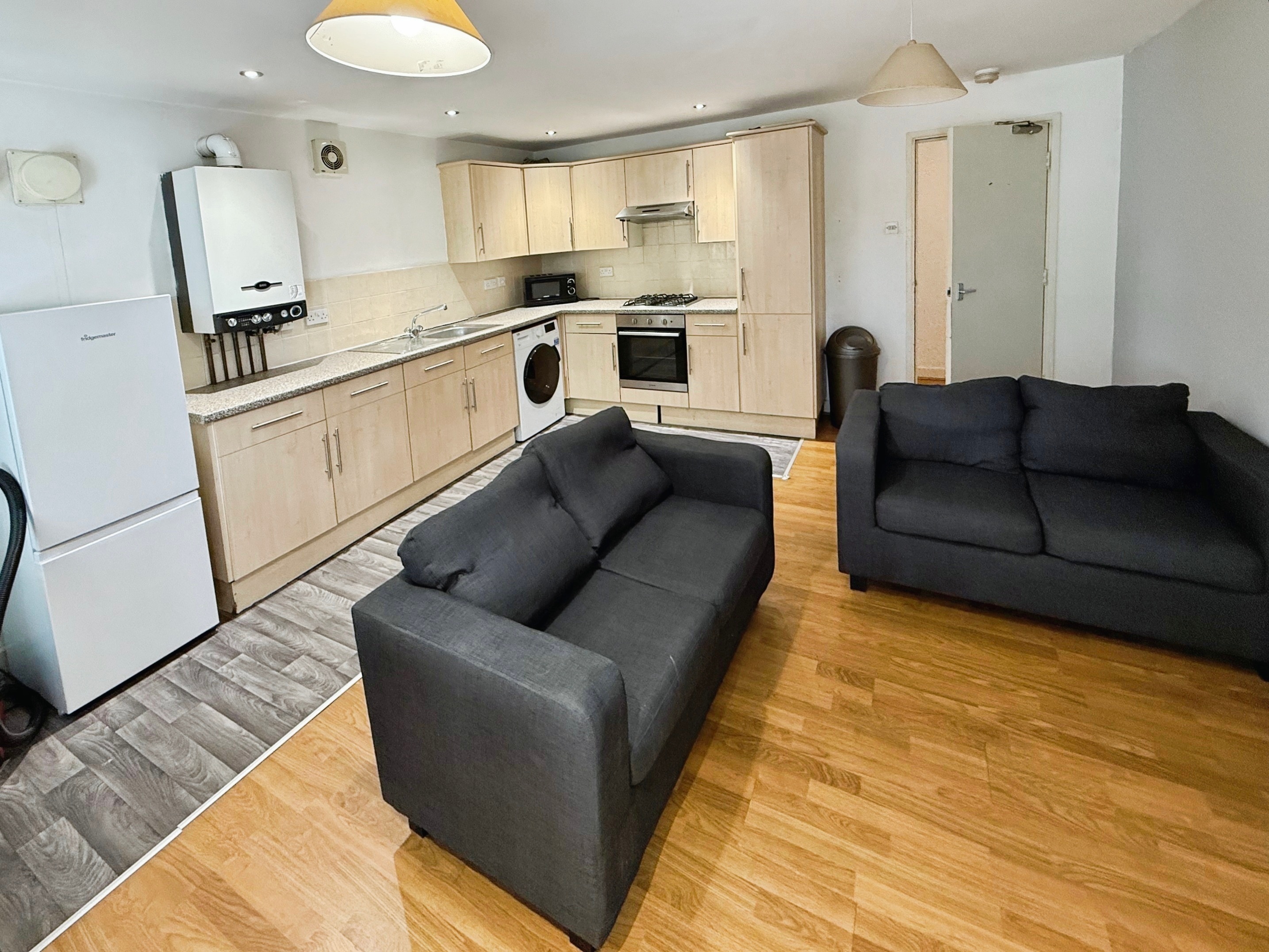 4 Bed flat to Rent in Lenton | NG7 1HP - Image 3