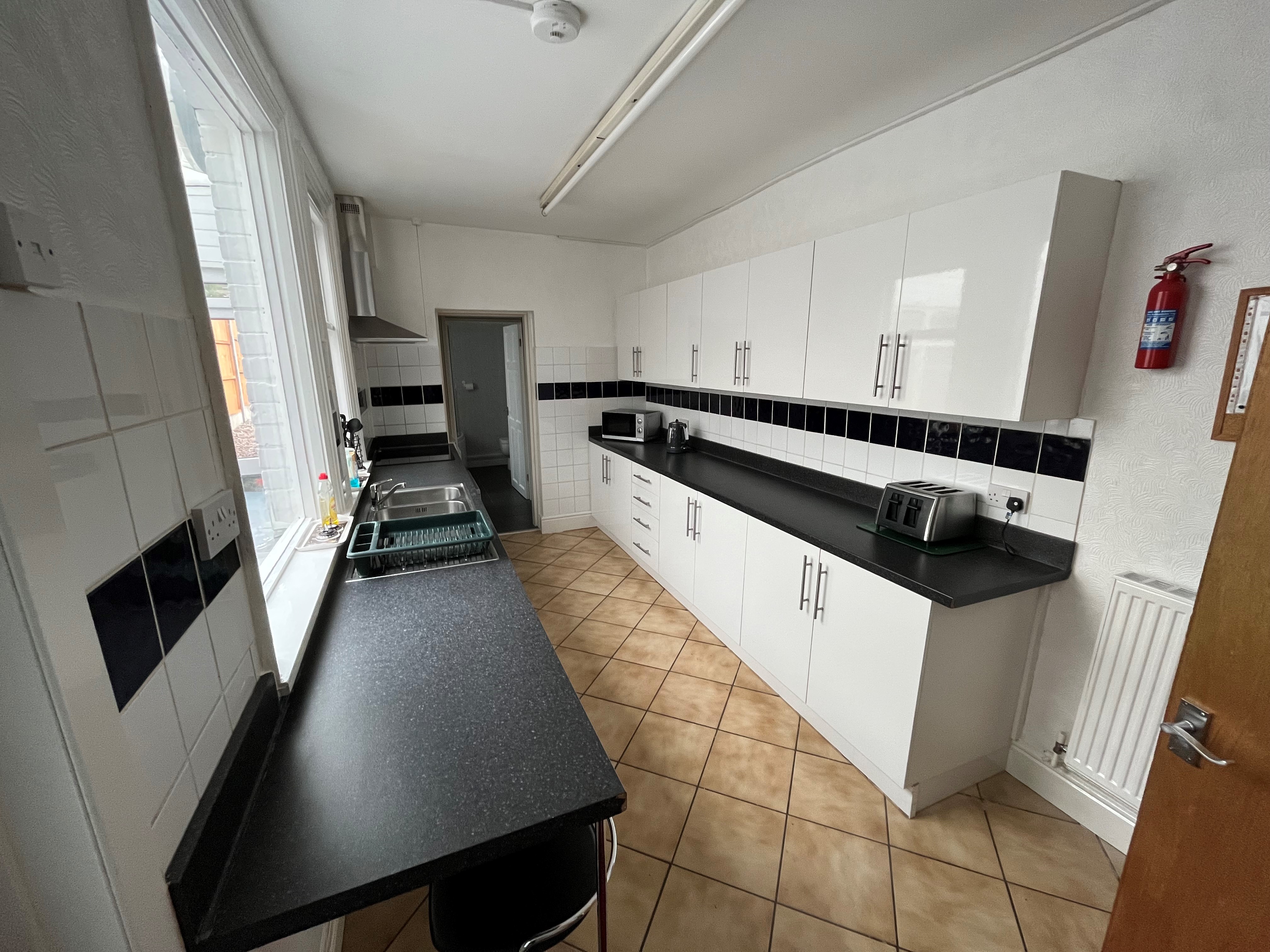 7 Bed house to Rent in Selly Park | B29 7RD - Image 2