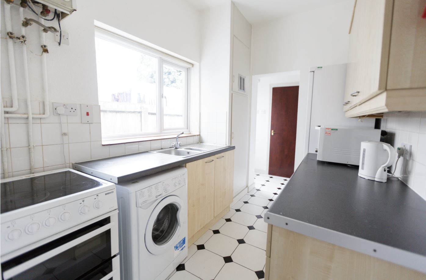 4 Bed house to Rent in Edgbaston | B16 9DA - Image 2