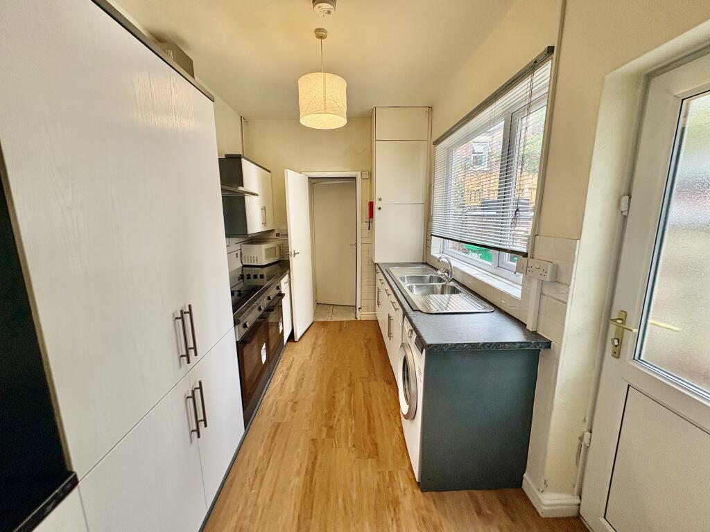 6 Bed house to Rent in City Centre | NG3 1DL - Image 3