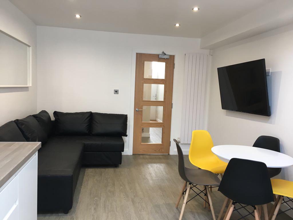 5 Bed house to Rent in Edgbaston | B16 9DY - Image 2