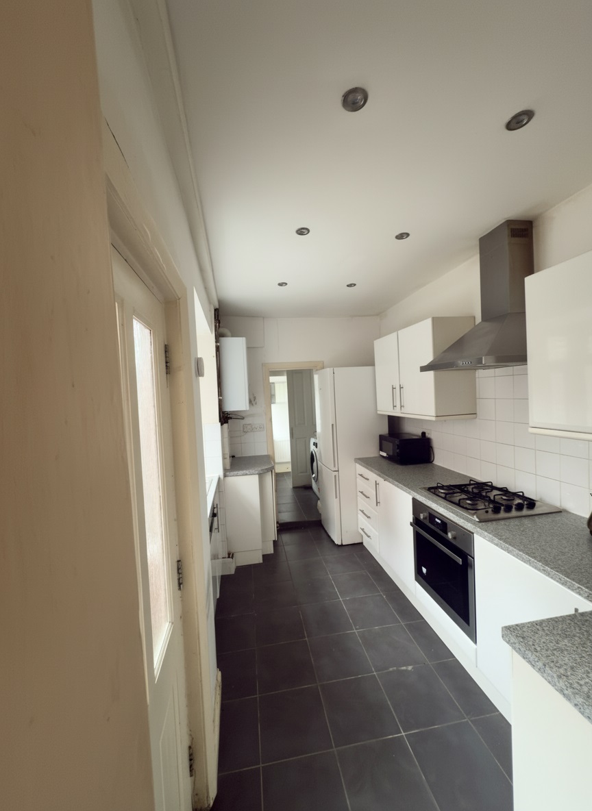 4 Bed house to Rent in Edgbaston | B16 0EP - Image 2