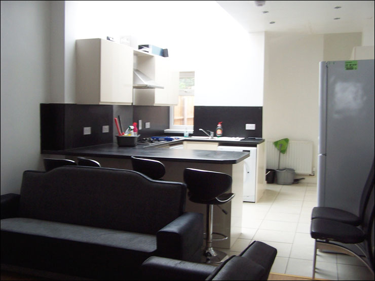 6 Bed house to Rent in Selly Oak | B29 6AG - Image 2