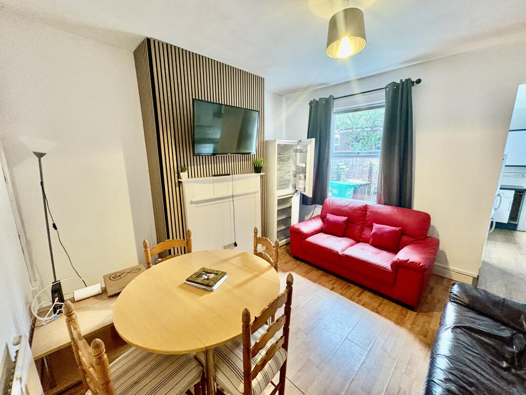 6 Bed house to Rent in City Centre | NG3 1DL - Image 2