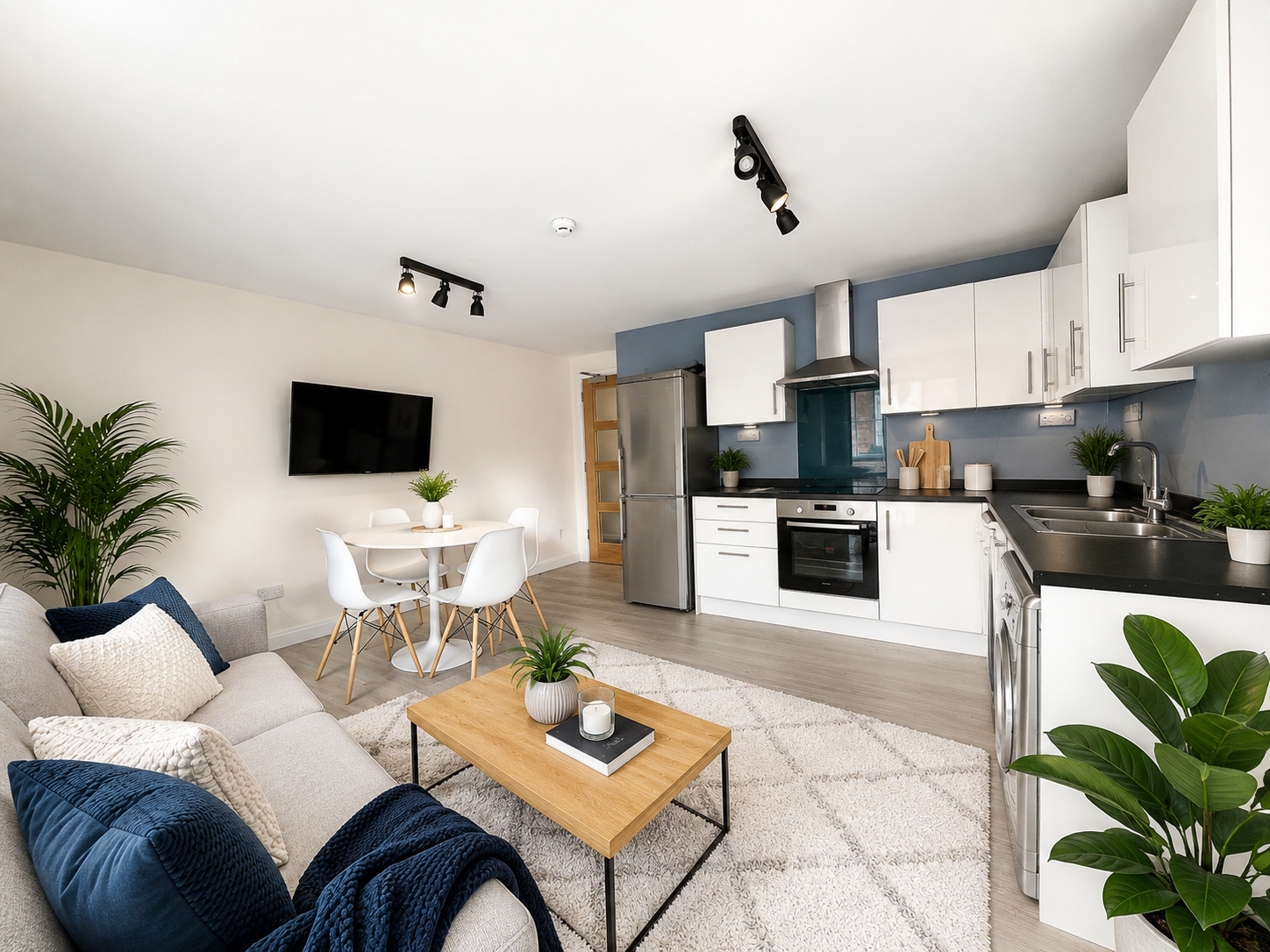4 Bed flat to Rent in Lenton | NG7 3DD - Image 1