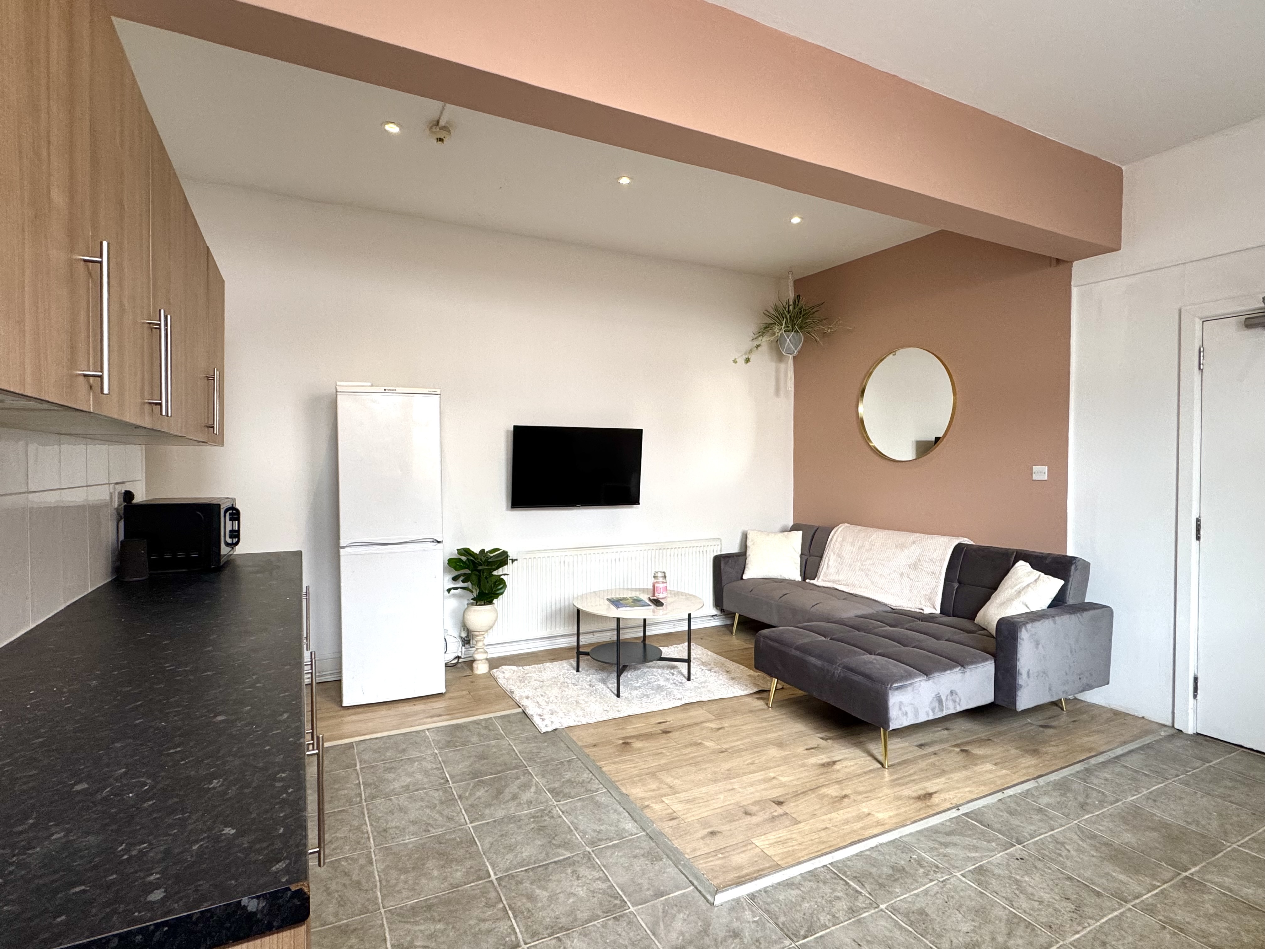 4 Bed flat to Rent in Arboretum | NG7 4AH - Image 3