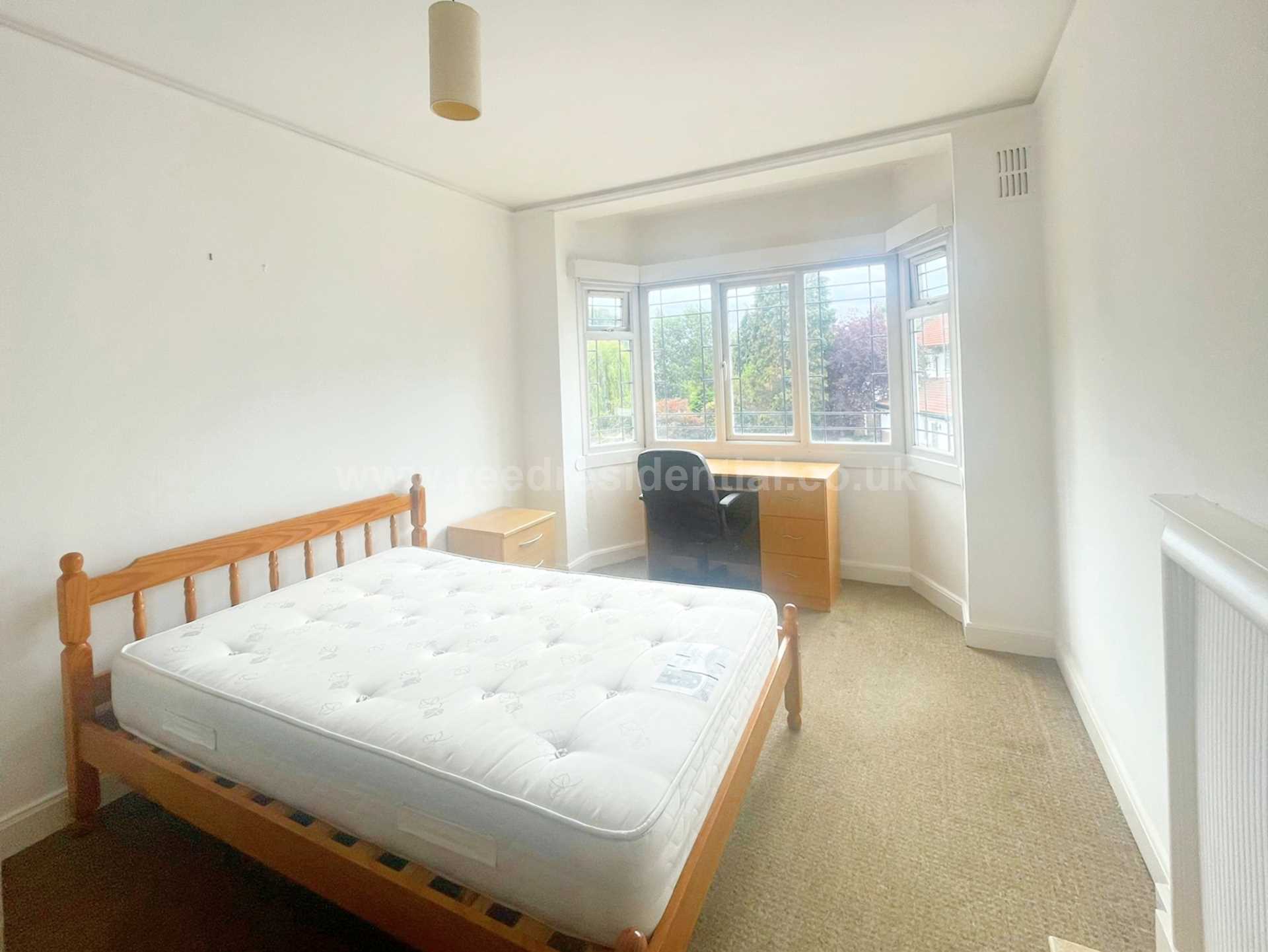 2 Bed flat to Rent in 201 Gibbins Rd | B29 6NH - Image 2