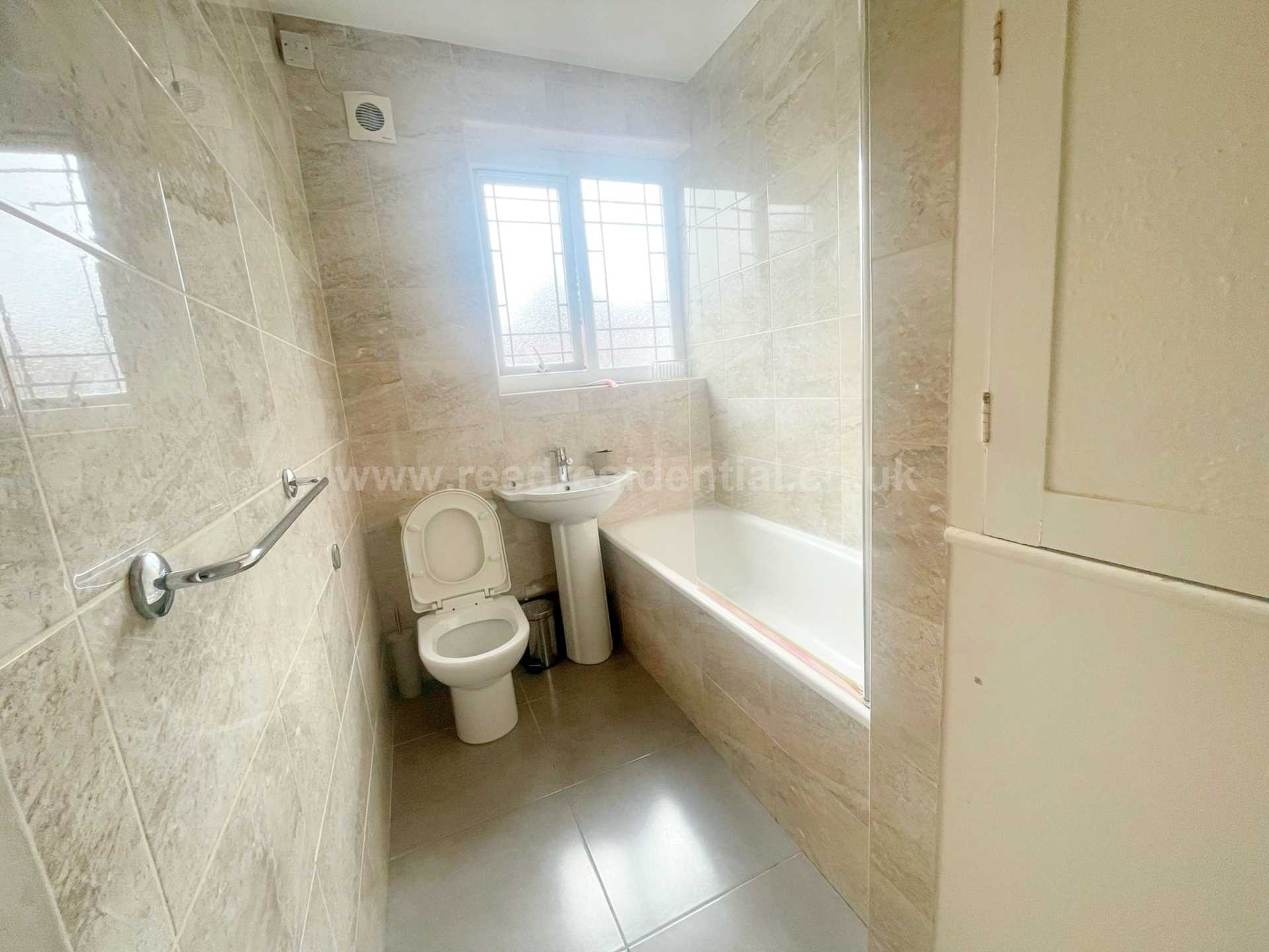 2 Bed flat to Rent in 201 Gibbins Rd | B29 6NH - Image 4