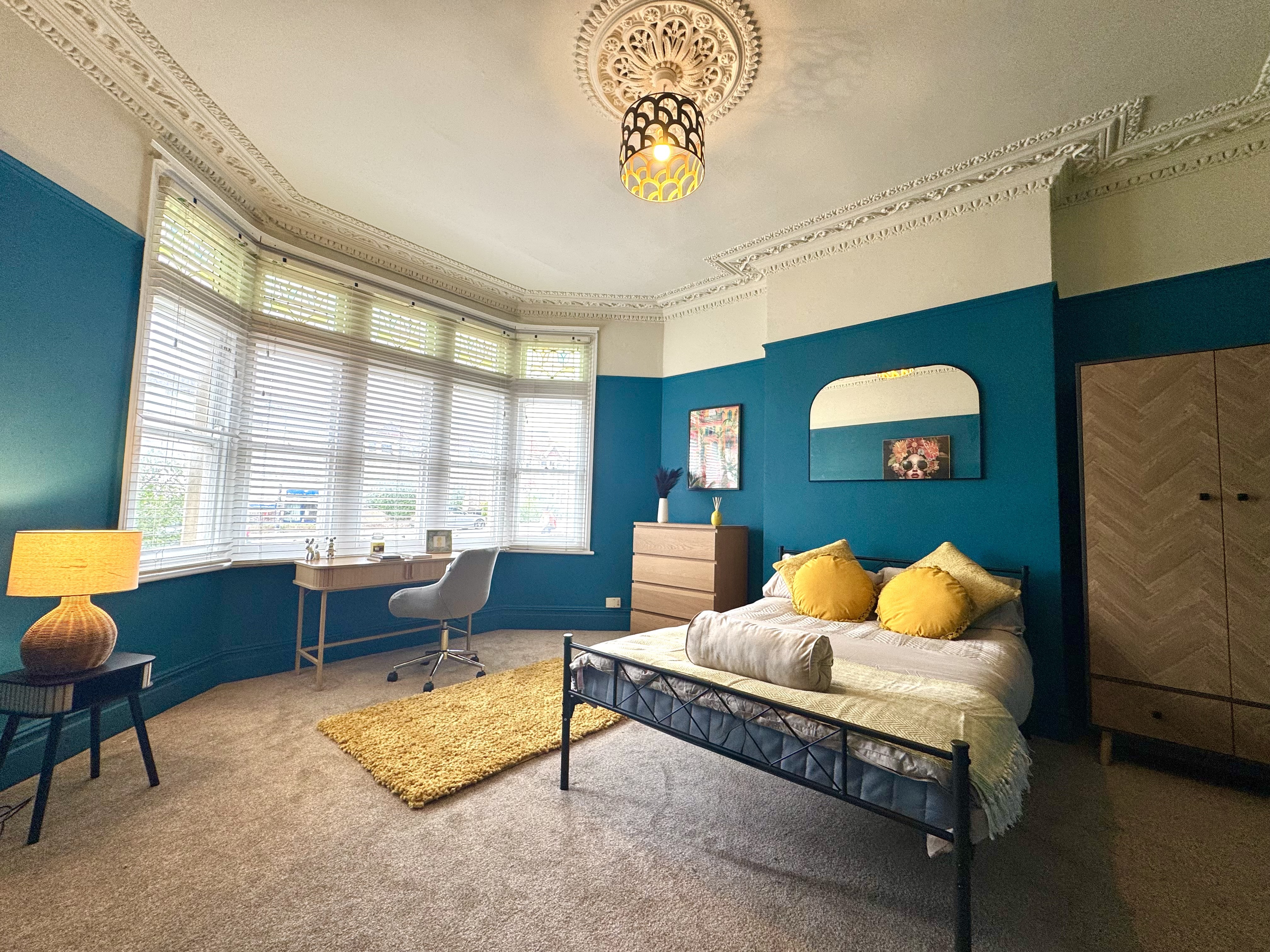 7 Bed house to Rent in Fishponds | BS16 3XB - Image 2