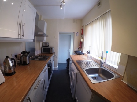 4 Bed house to Rent in Selly Park | B29 7RQ - Image 2