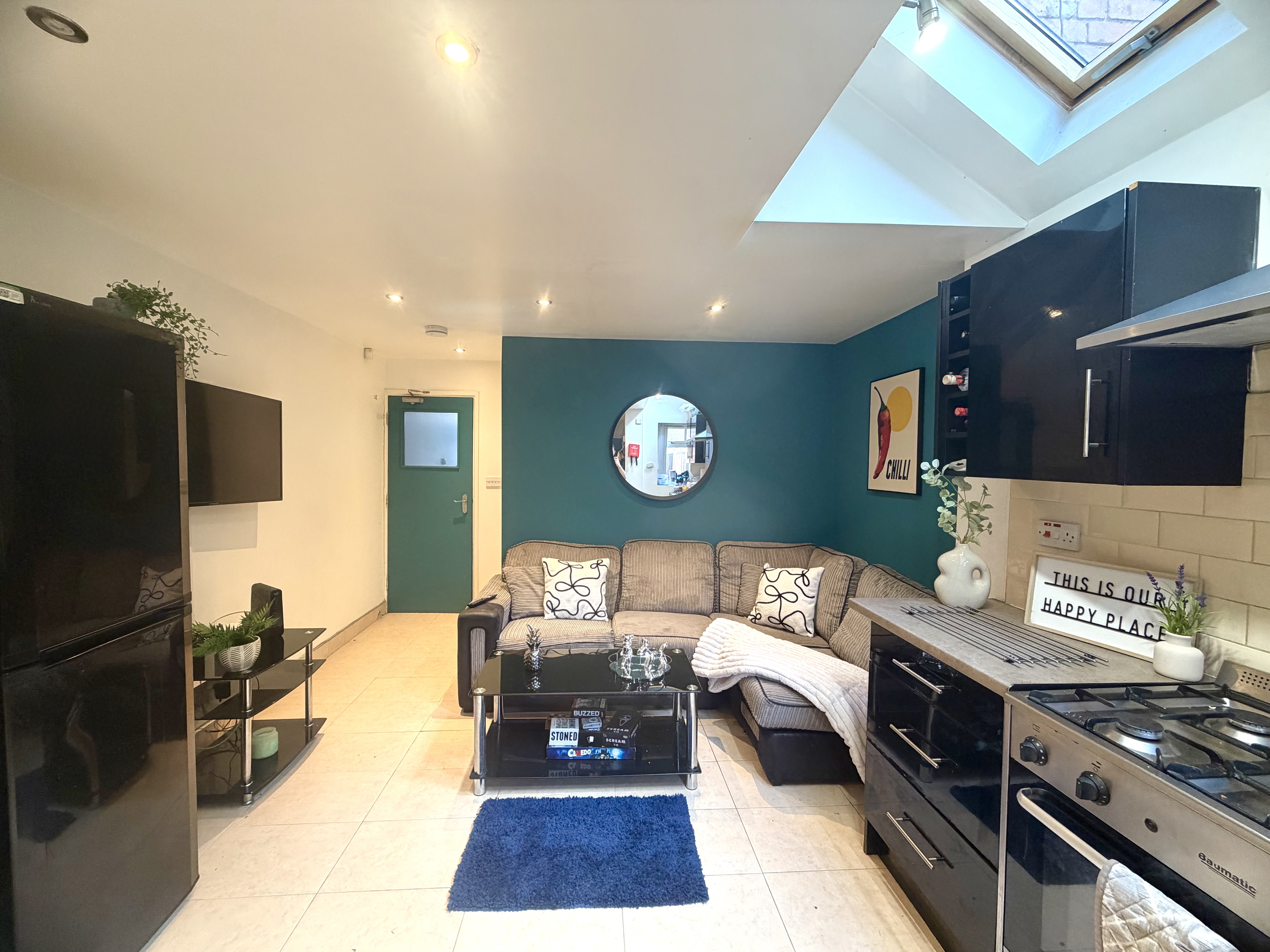 5 Bed house to Rent in Selly Oak | B29 7RA - Image 2