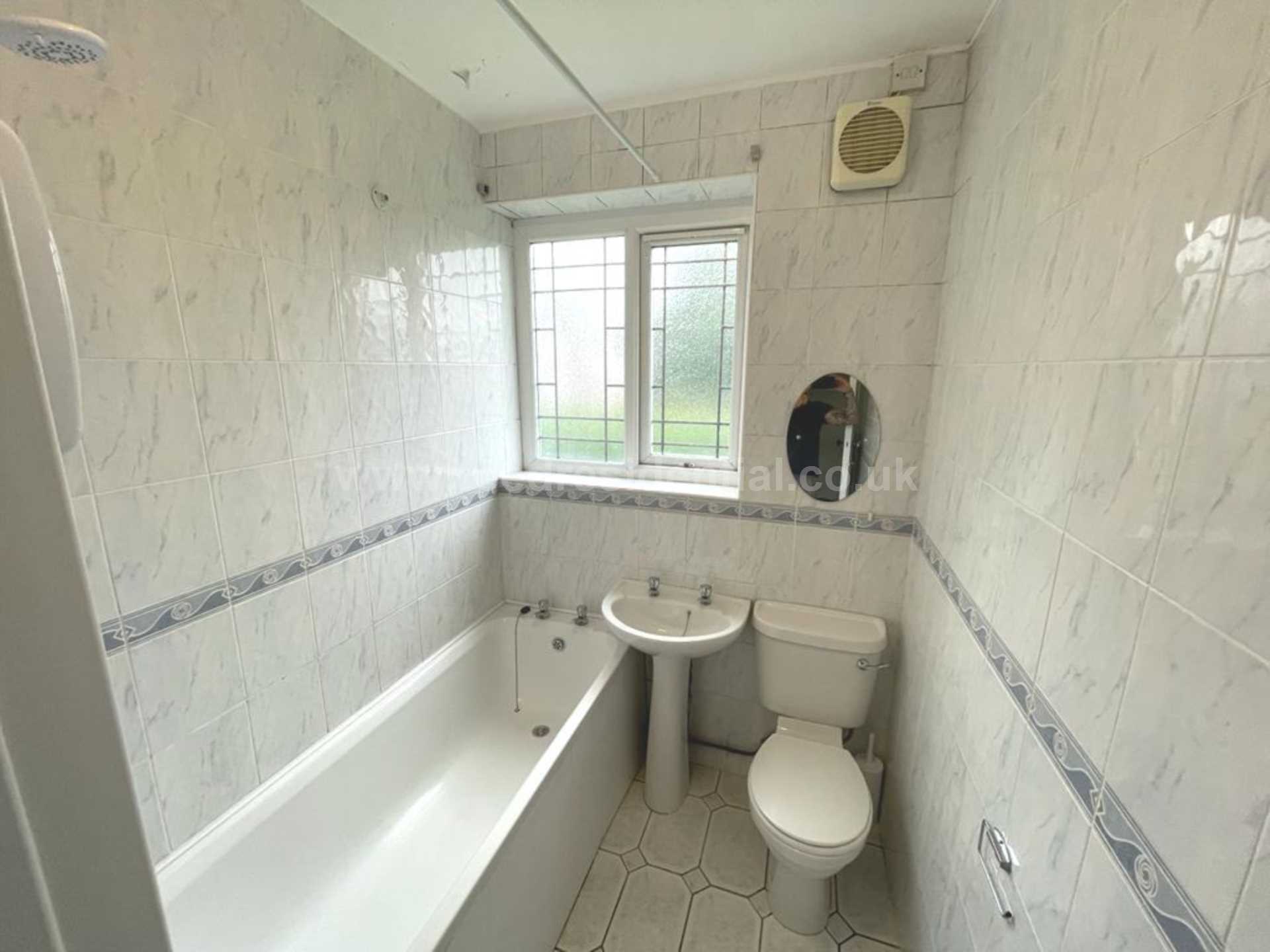 2 Bed house to Rent in 201 Gibbins Rd | B29 6NH - Image 4