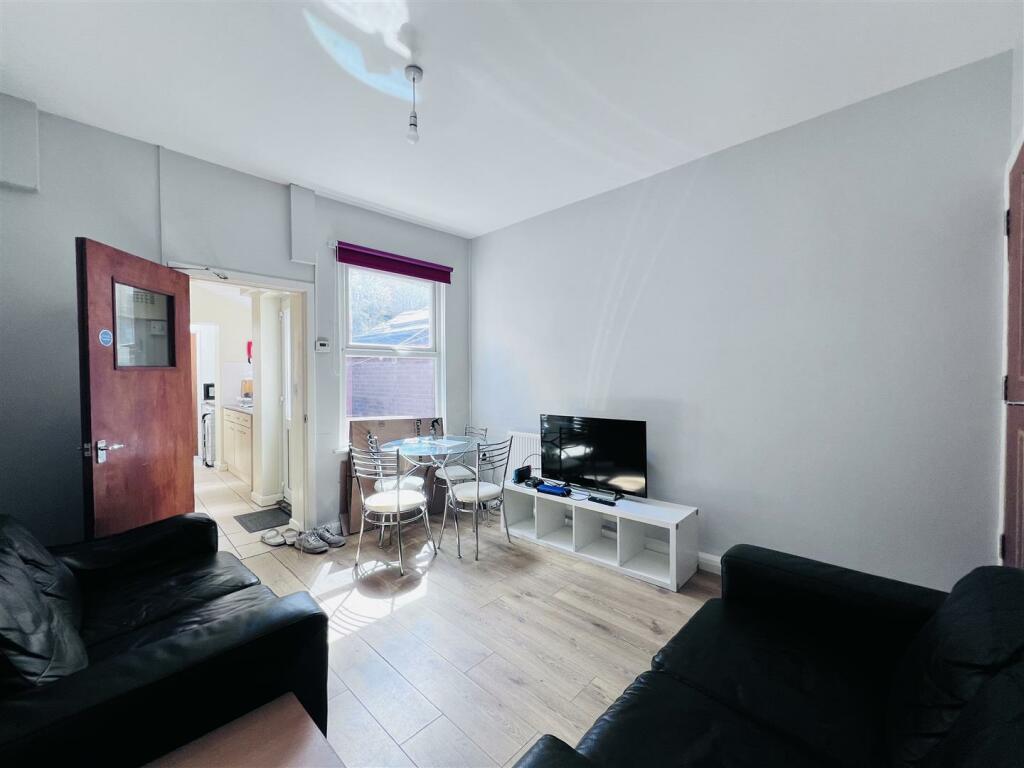 4 Bed house to Rent in Lenton | NG7 2DT - Image 1