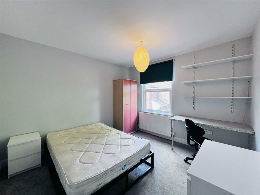 4 Bed house to Rent in Lenton | NG7 2DT - Image 6